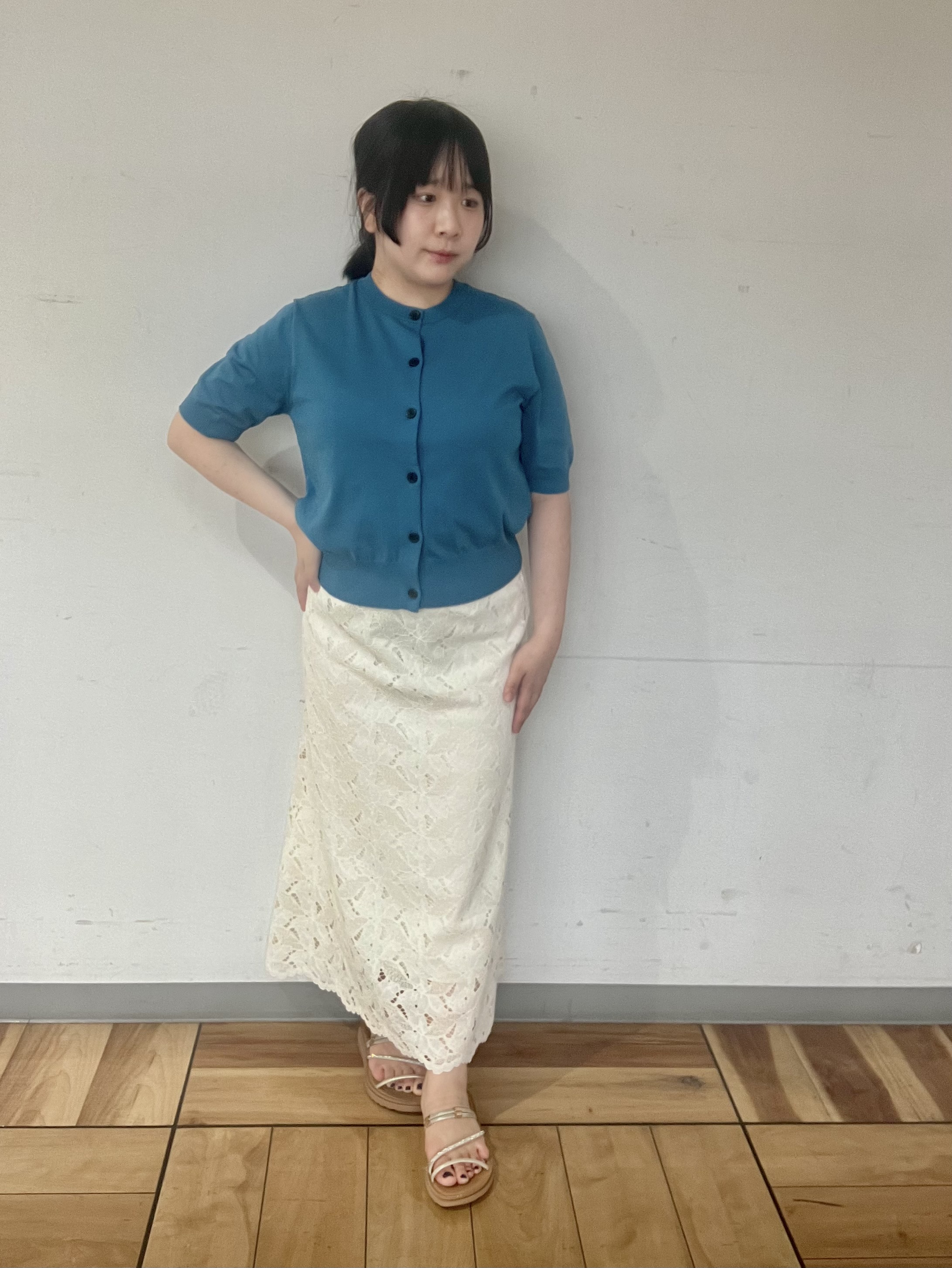Mizukiさんの「UNTITLED｜【すっきりコンパクト】ドライタッチ5分袖カーディガン」を使ったコーディネート