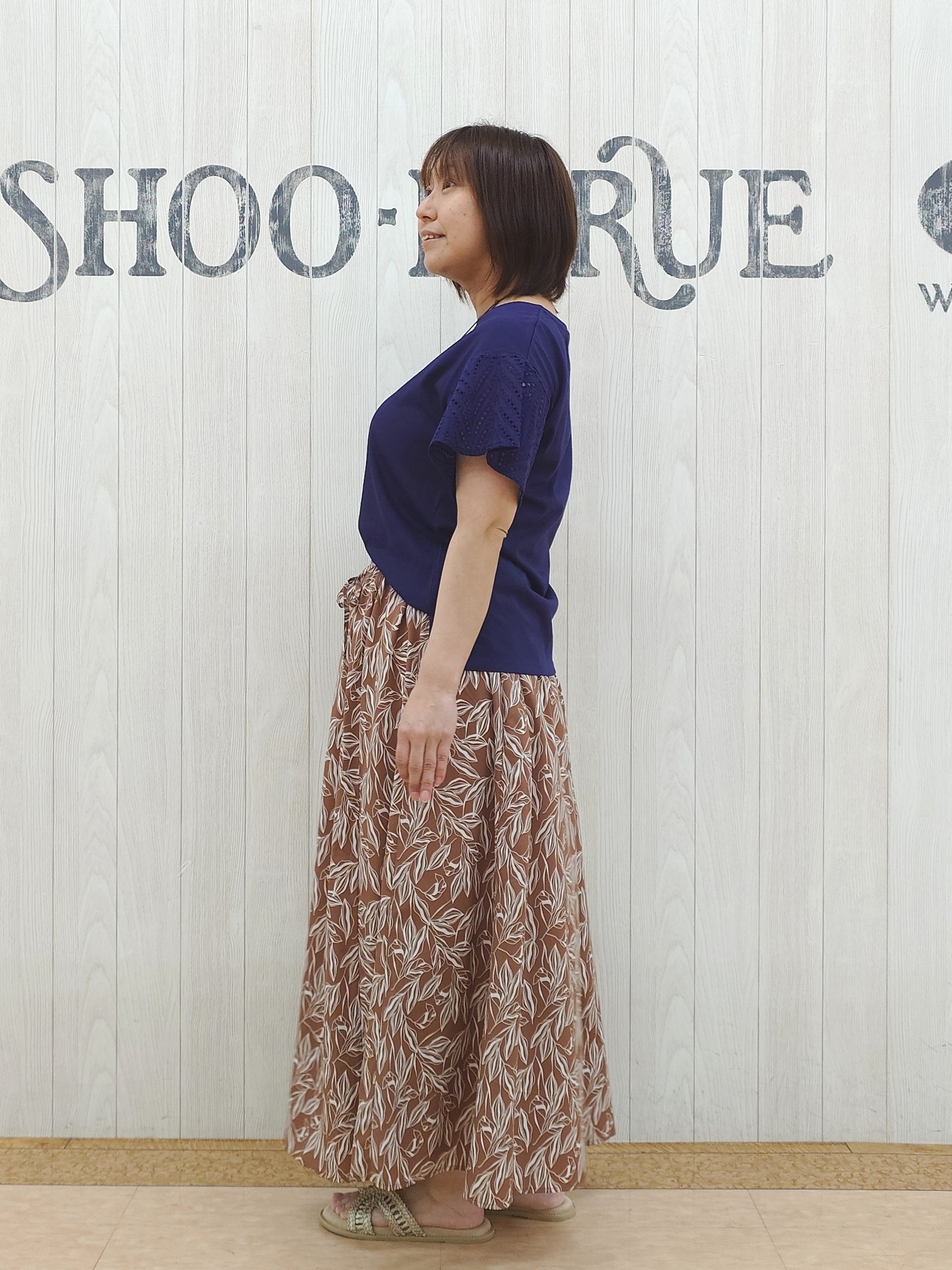 とろろさんの「SHOO･LA･RUE｜【汗じみ防止/ひんやり/体型カバー】真夏の味方。 汗じみが気になりにくい お袖レースフレアTシャツ」を使ったコーディネート