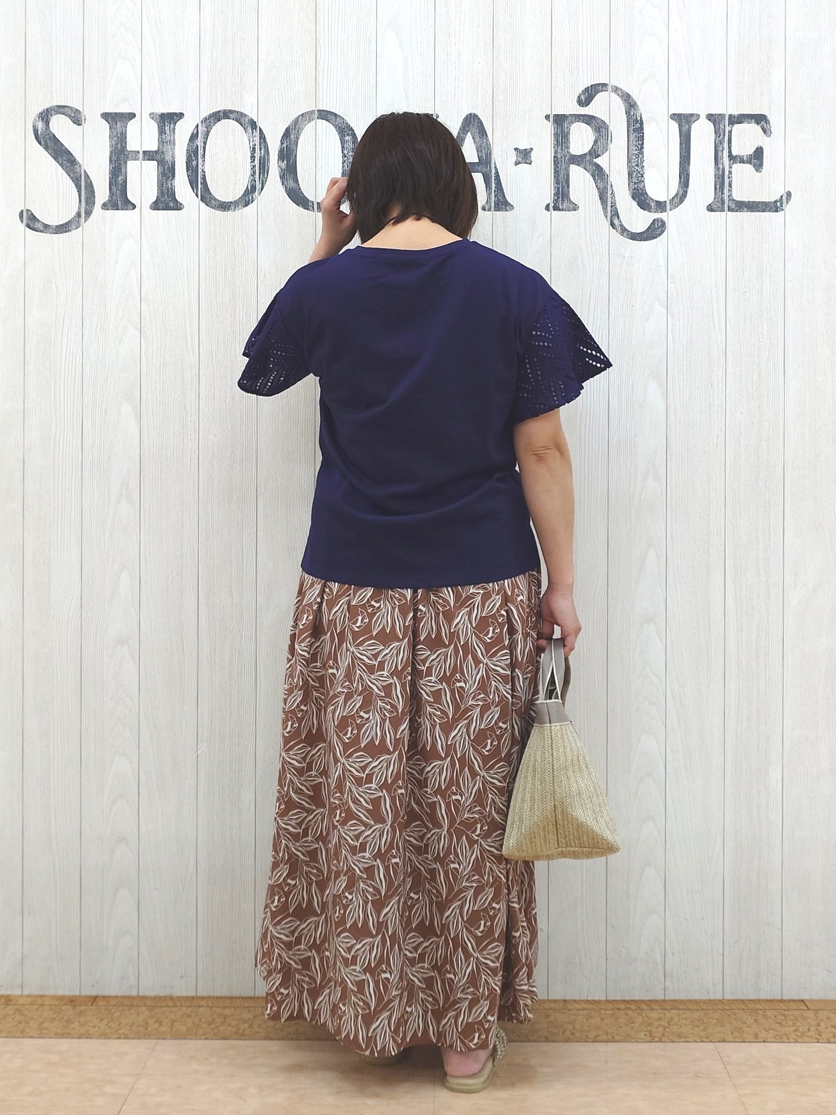 とろろさんの「SHOO･LA･RUE｜【汗じみ防止/ひんやり/体型カバー】真夏の味方。 汗じみが気になりにくい お袖レースフレアTシャツ」を使ったコーディネート