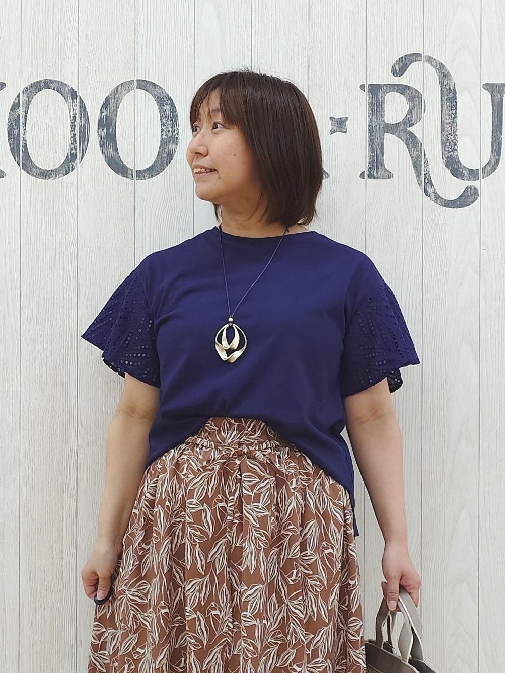 とろろさんの「SHOO･LA･RUE｜【汗じみ防止/ひんやり/体型カバー】真夏の味方。 汗じみが気になりにくい お袖レースフレアTシャツ」を使ったコーディネート
