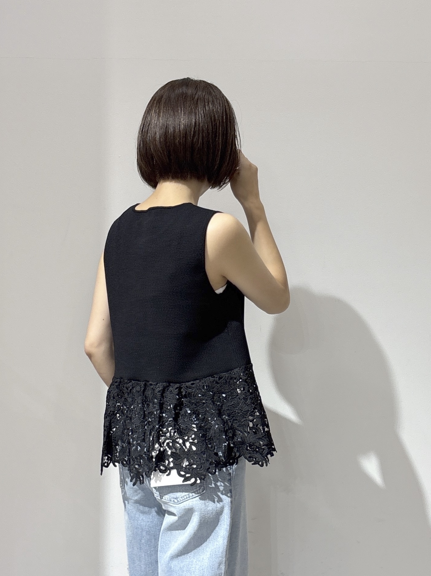 NAKAさんの「OPAQUE.CLIP｜レース切り替えニットジレ【洗濯機OK／抗ピル】」を使ったコーディネート