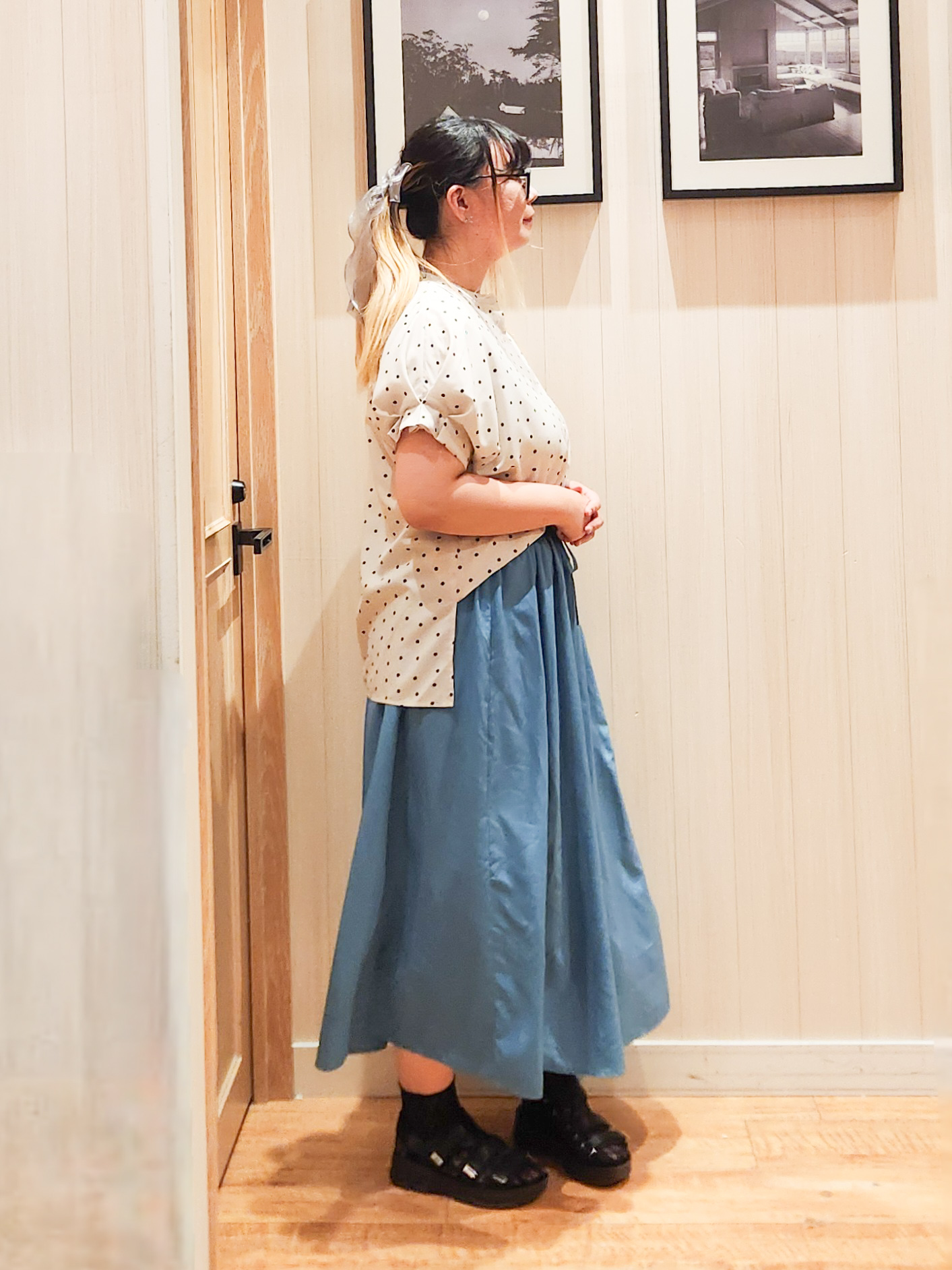 れーやんさんの「SHOO･LA･RUE｜【洗濯機可／洗濯後しわになりにくい】大人の甘さをプラスする ドット柄袖タックブラウス」を使ったコーディネート