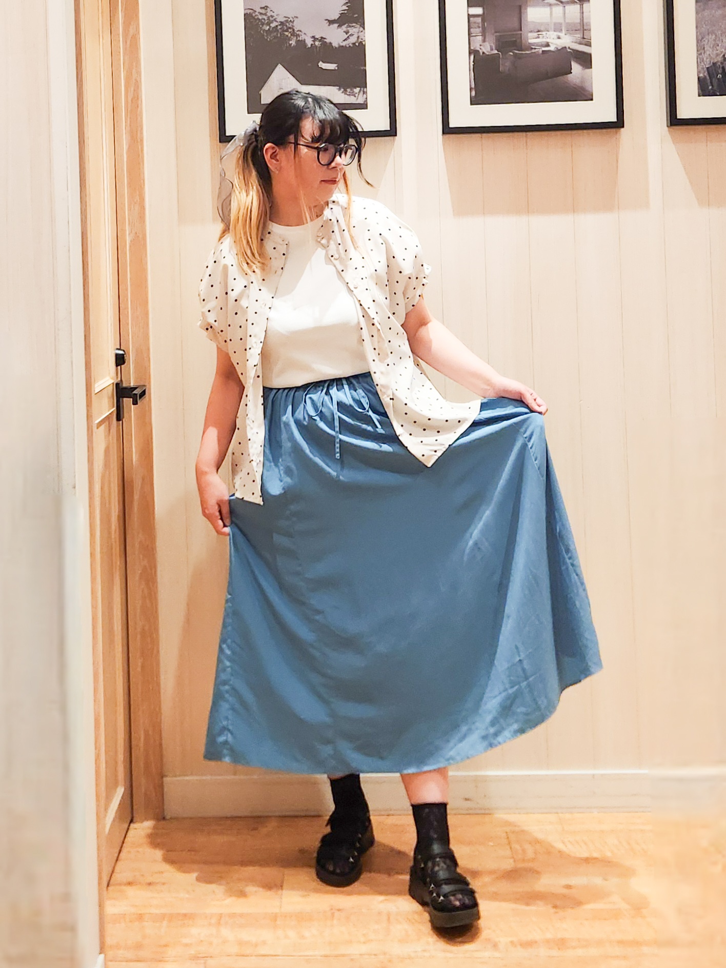 れーやんさんの「SHOO･LA･RUE｜【洗濯機可／洗濯後しわになりにくい】大人の甘さをプラスする ドット柄袖タックブラウス」を使ったコーディネート