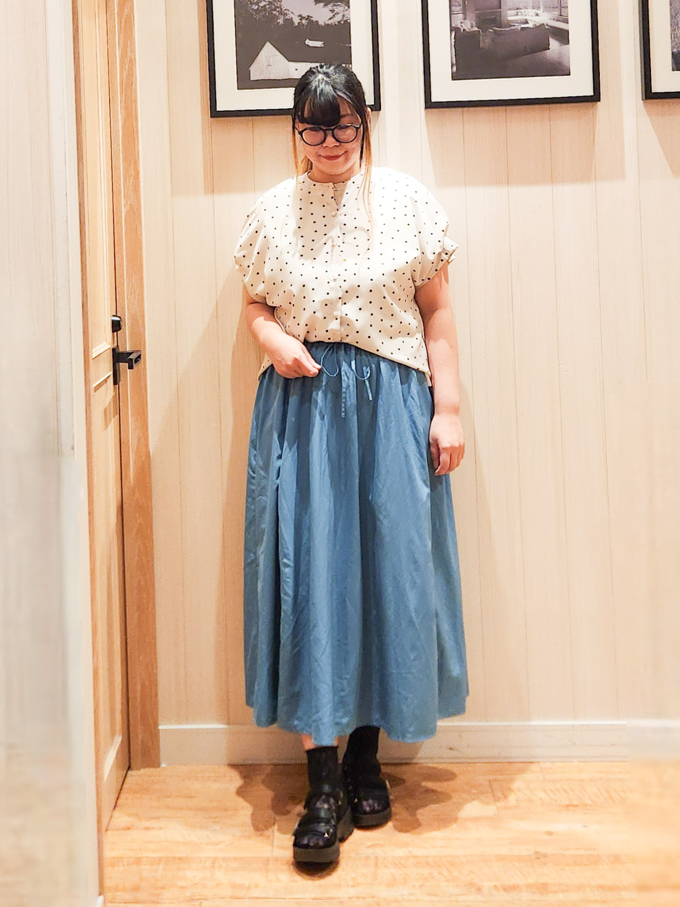 れーやんさんの「SHOO･LA･RUE｜【洗濯機可／洗濯後しわになりにくい】大人の甘さをプラスする ドット柄袖タックブラウス」を使ったコーディネート