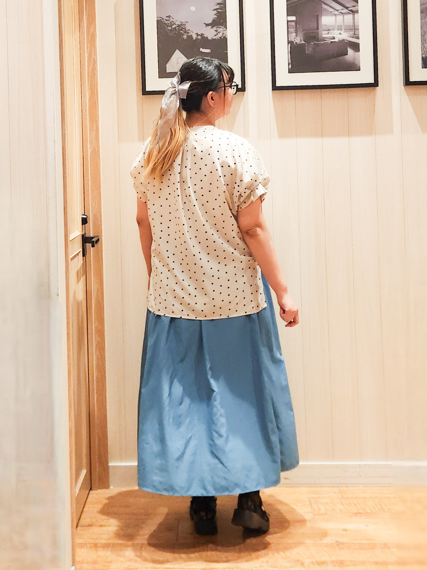 れーやんさんの「SHOO･LA･RUE｜【洗濯機可／洗濯後しわになりにくい】大人の甘さをプラスする ドット柄袖タックブラウス」を使ったコーディネート
