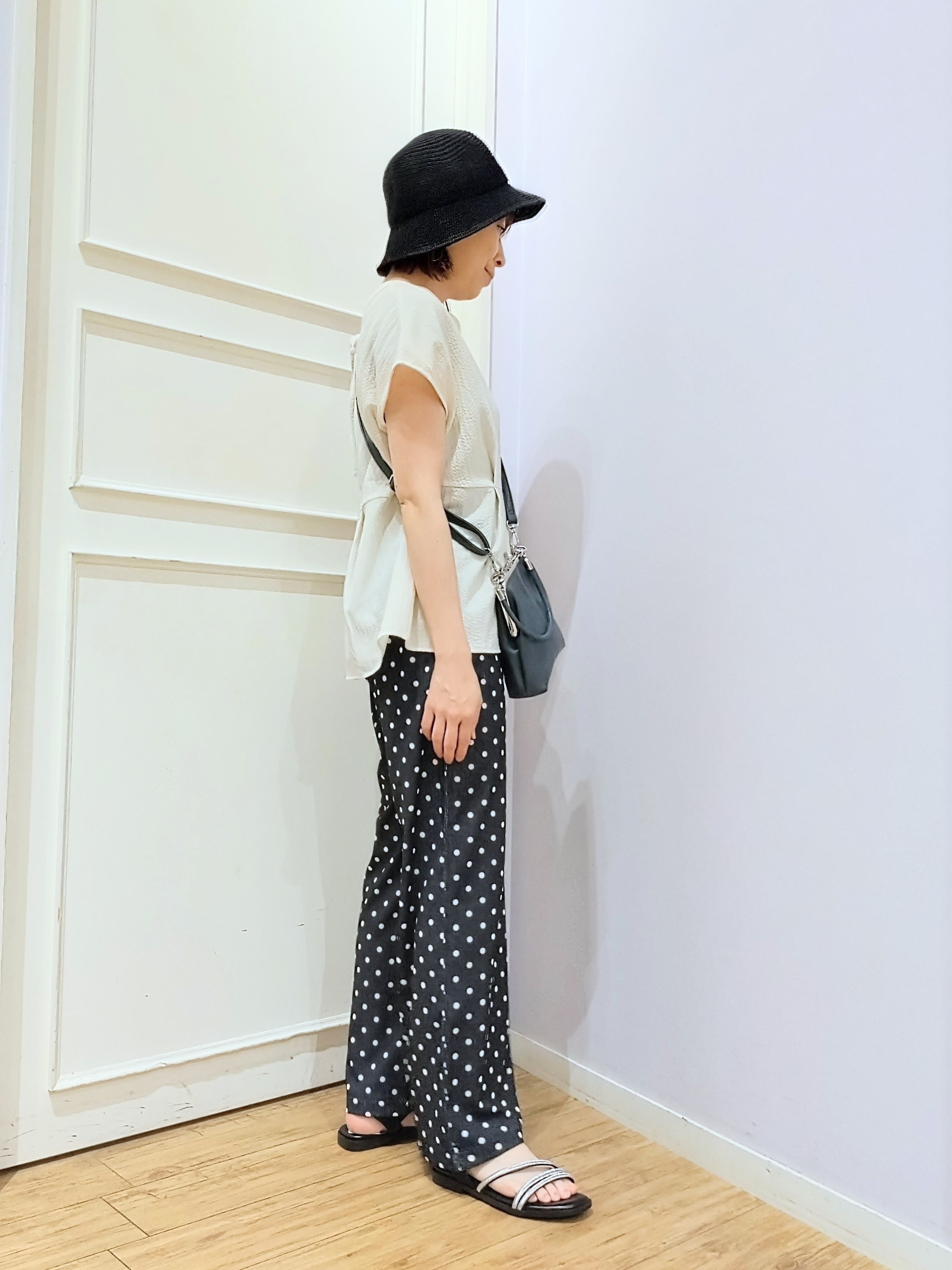 miomioさんの「SHOO･LA･RUE｜【前後2WAY/S-LL/洗濯機可】インしない リボンがアクセント ウエストタックブラウス」を使ったコーディネート