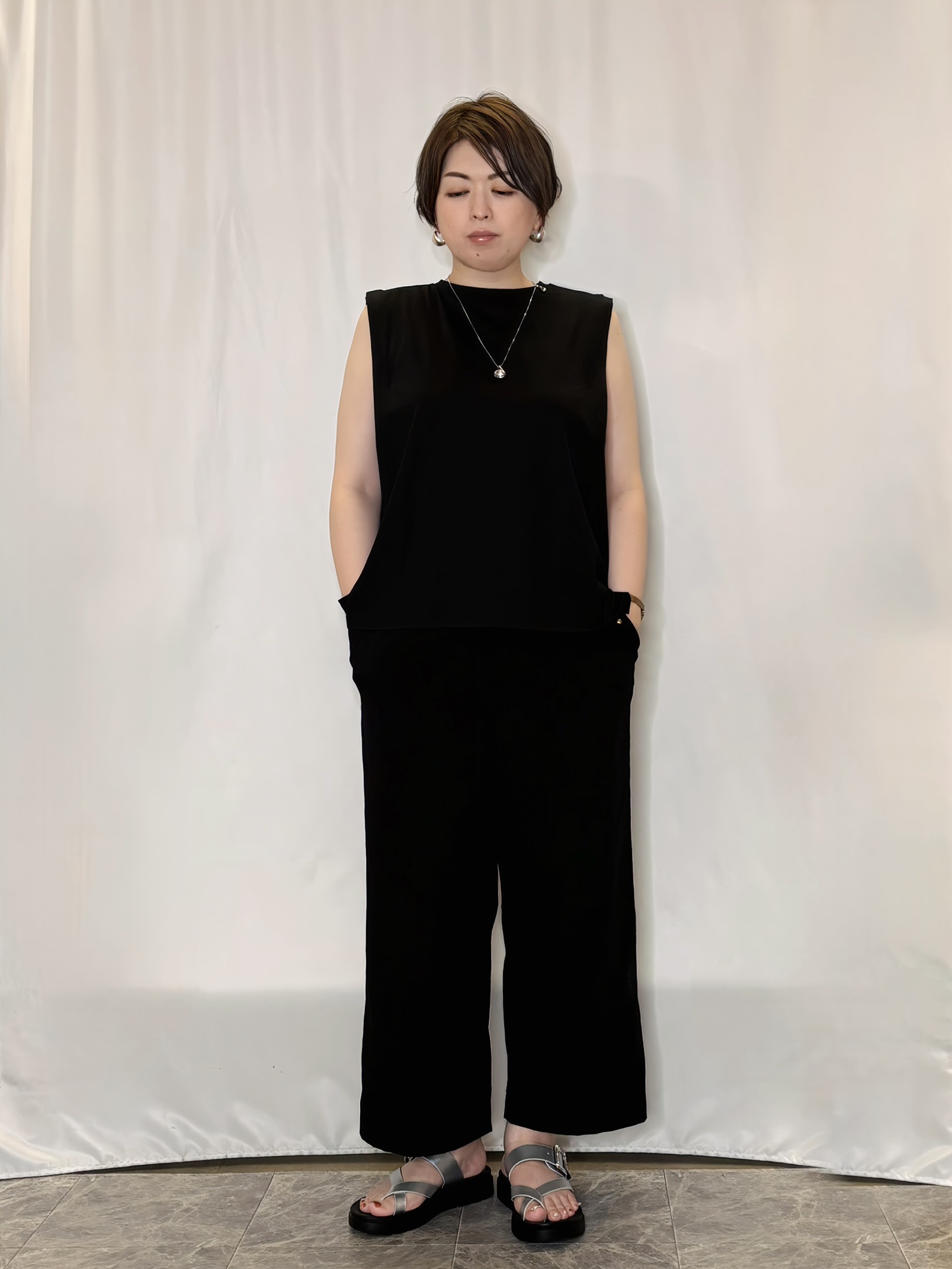 たみさんの「SHOO･LA･RUE｜【ひんやり/洗濯後しわになりにくい/S-LL】お顔も手の甲もしっかりカバー　日よけ・指穴付きUVパー」を使ったコーディネート