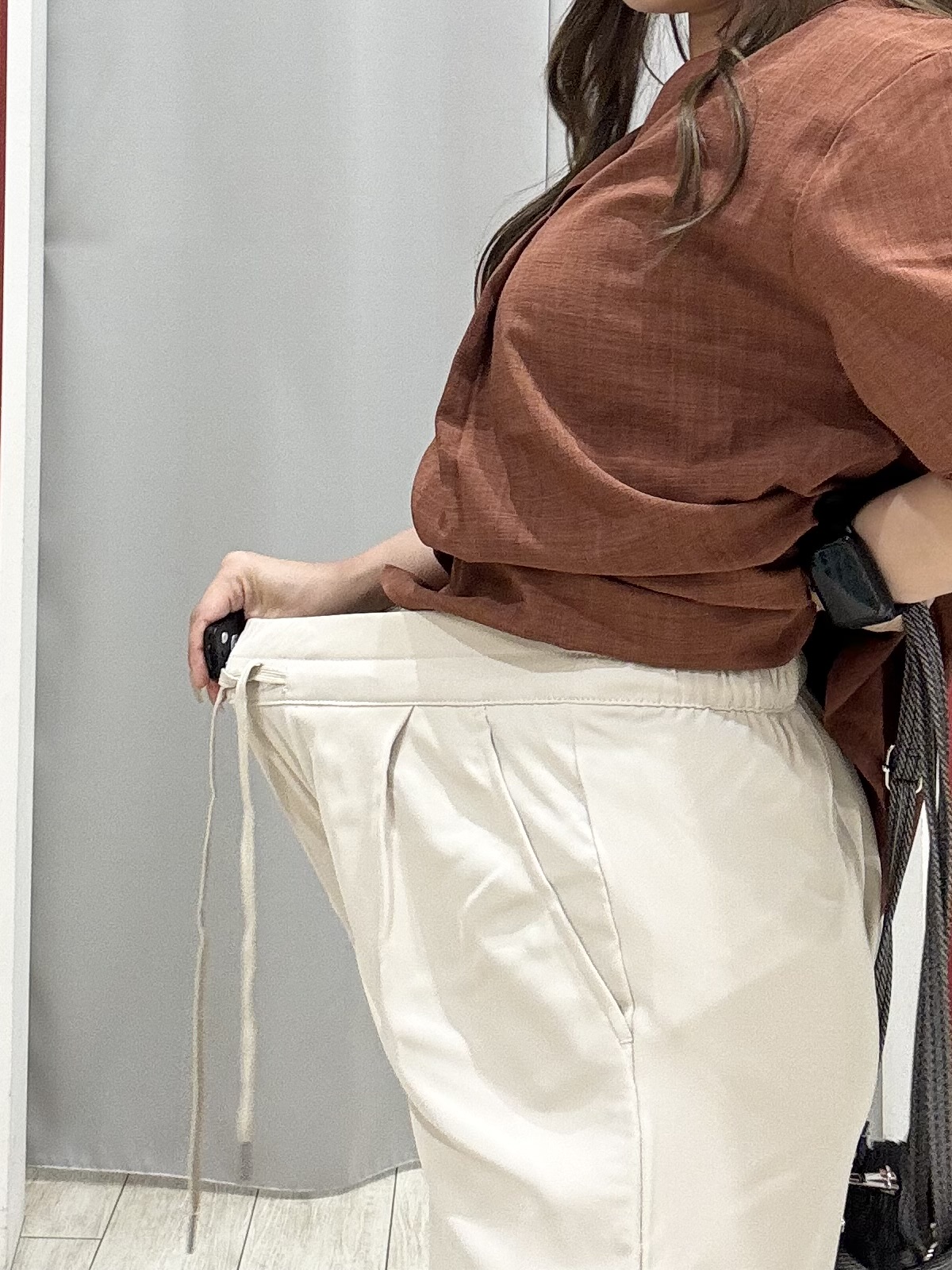 shioさんの「SHOO･LA･RUE｜【洗濯後しわになりにくい／インせずきまる】麻調ハシゴレーススキッパーブラウス」を使ったコーディネート
