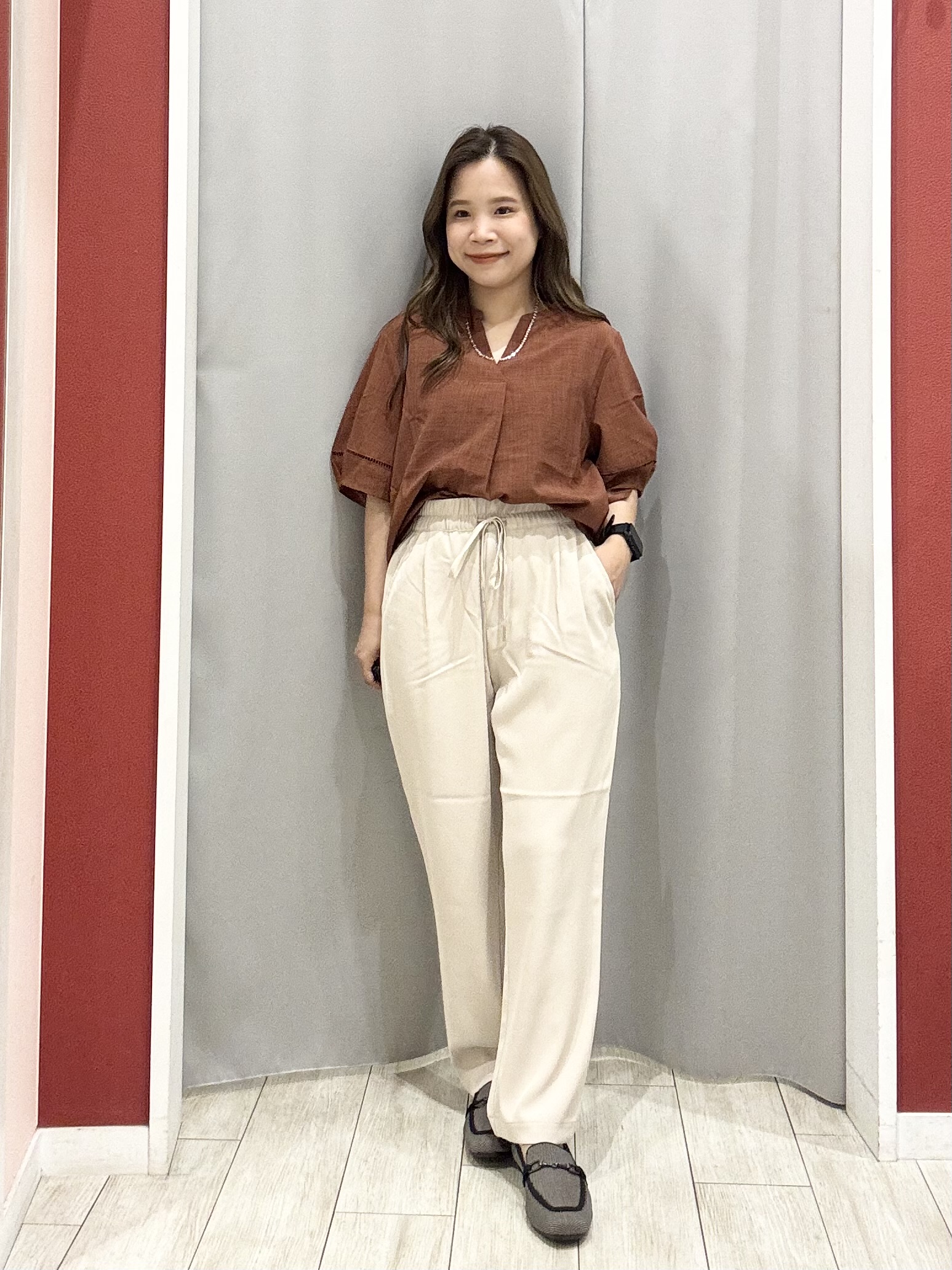 shioさんの「SHOO･LA･RUE｜【洗濯後しわになりにくい／インせずきまる】麻調ハシゴレーススキッパーブラウス」を使ったコーディネート