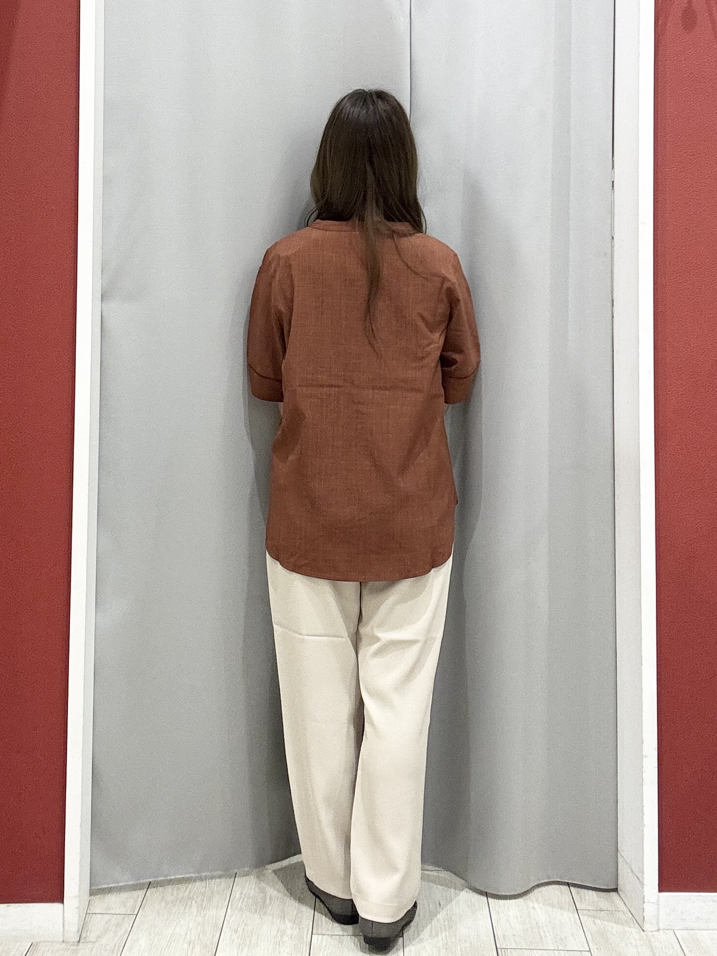 shioさんの「SHOO･LA･RUE｜【洗濯後しわになりにくい／インせずきまる】麻調ハシゴレーススキッパーブラウス」を使ったコーディネート