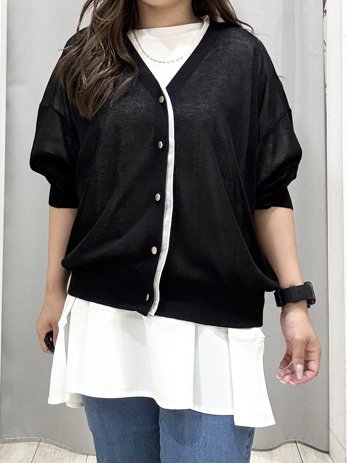 shioさんの「SHOO･LA･RUE｜【洗濯機可/S-LL】配色シフォン襟でサマ見え 上品シアーカーディガン」を使ったコーディネート
