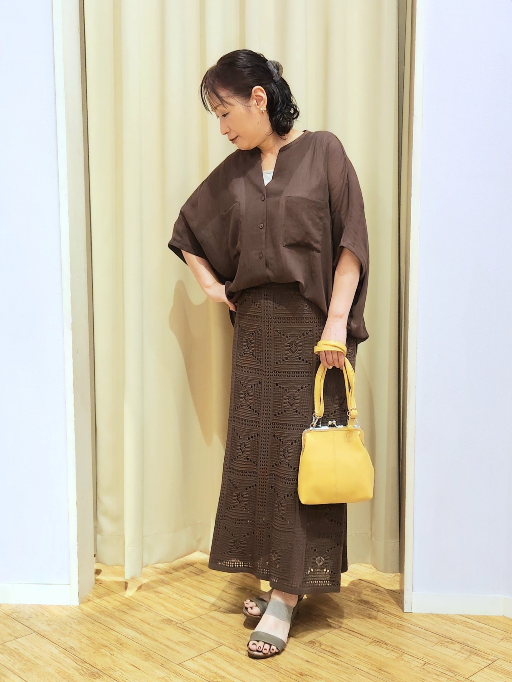 くまさんの「SHOO･LA･RUE｜【洗濯機可/選べる6色】ナチュラルな風合いが魅力 ゆったり楊柳シアードルマンブラウス」を使ったコーディネート