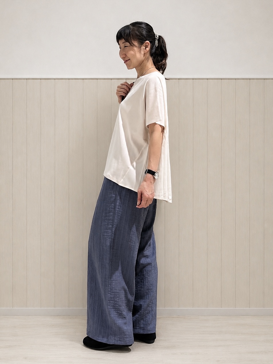 まつみさんの「SHOO･LA･RUE｜【洗濯機可/S-LL】後ろ姿も映える 異素材ドッキングトップス」を使ったコーディネート