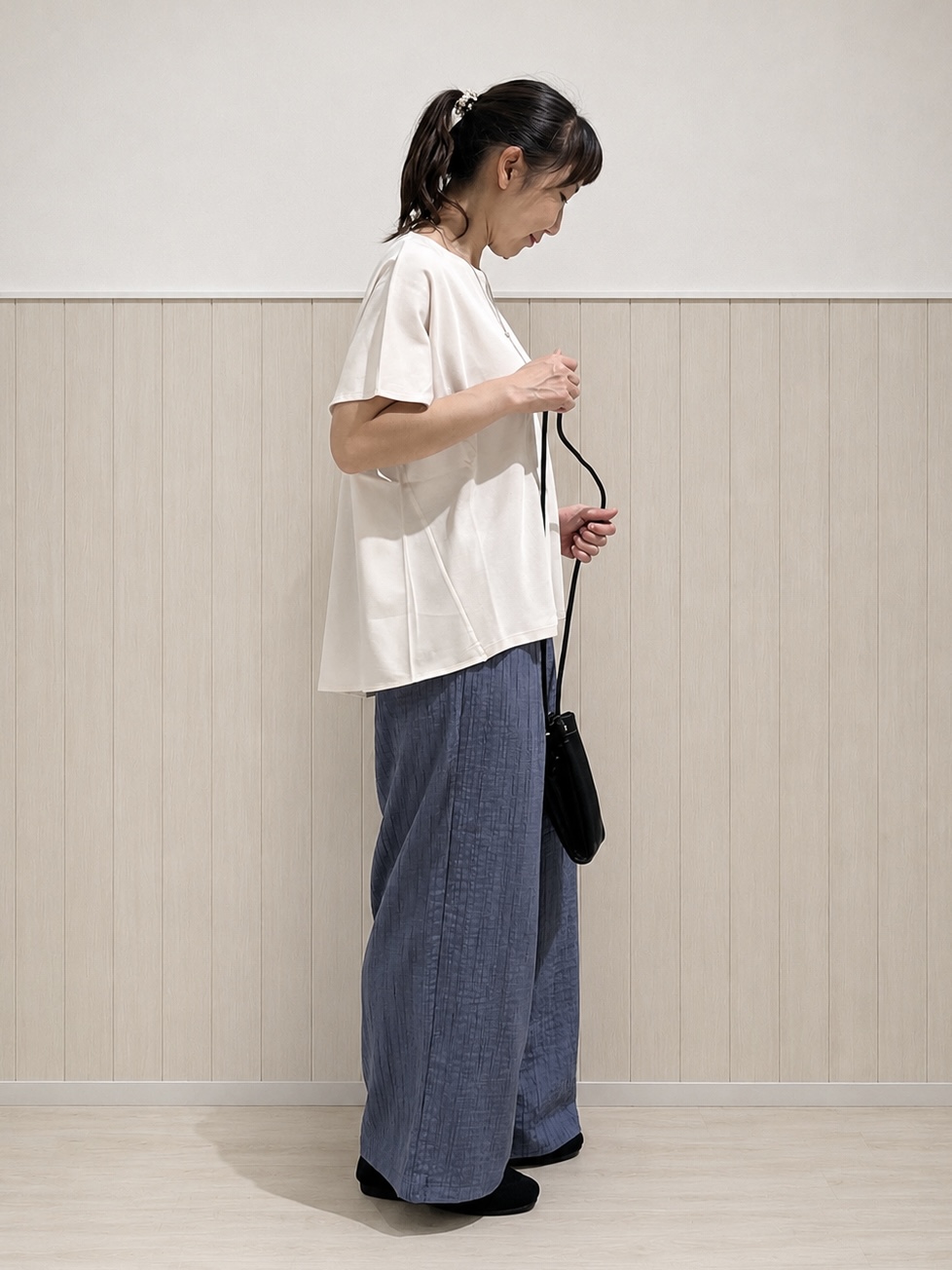 まつみさんの「SHOO･LA･RUE｜【洗濯機可/S-LL】後ろ姿も映える 異素材ドッキングトップス」を使ったコーディネート