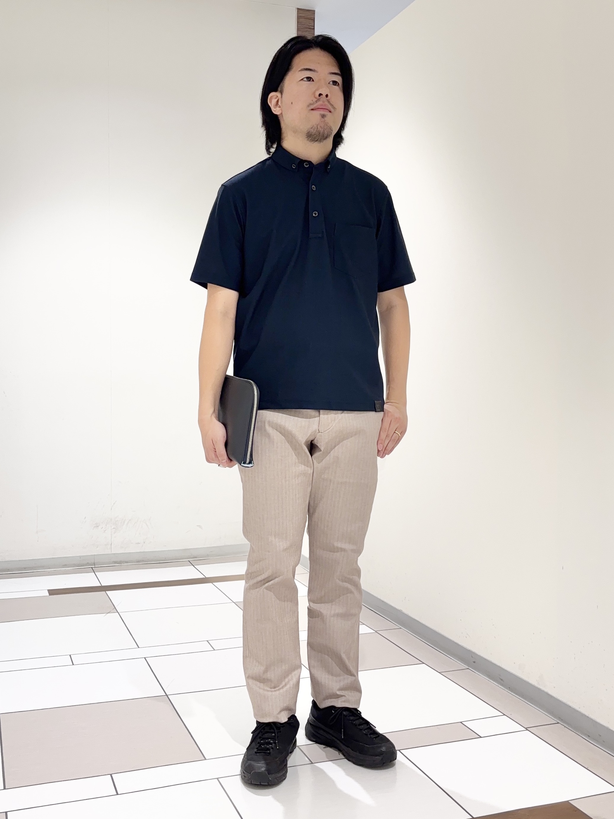 及川さんの「TAKEO KIKUCHI｜AIRTOOL ポロシャツ」を使ったコーディネート