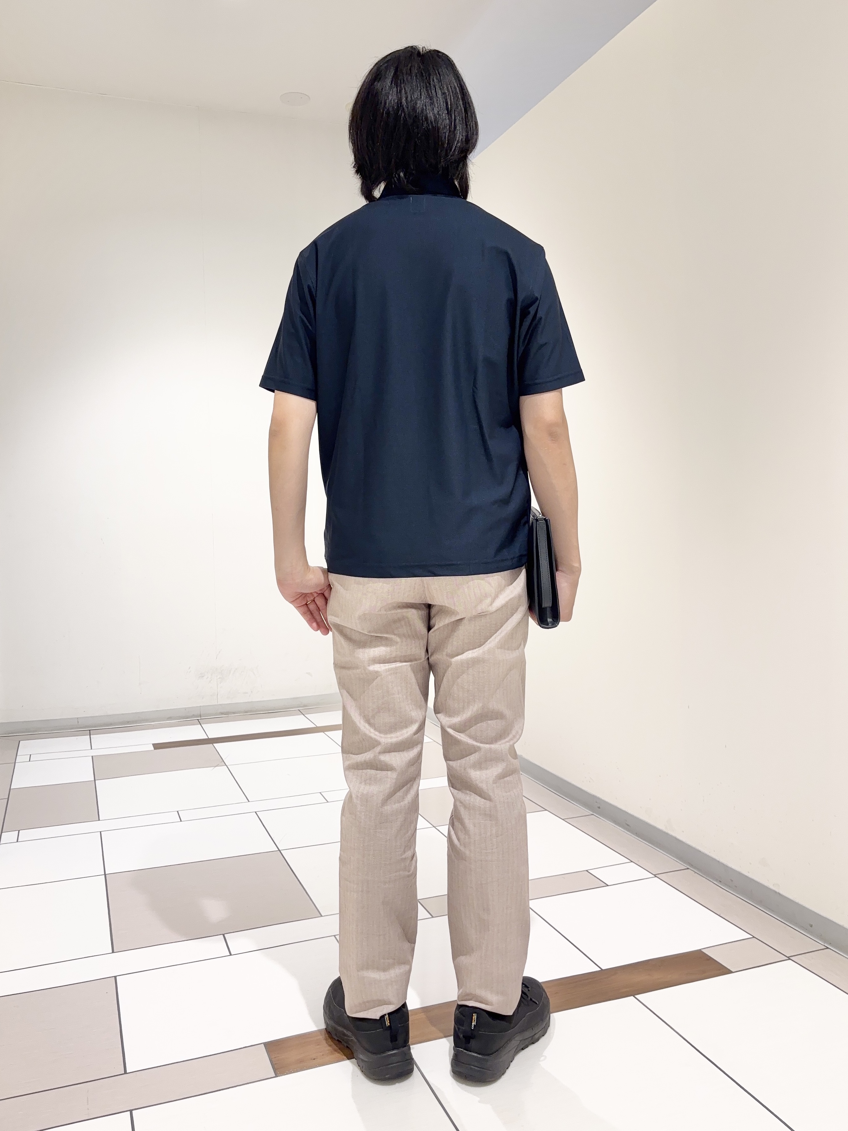 及川さんの「TAKEO KIKUCHI｜AIRTOOL ポロシャツ」を使ったコーディネート