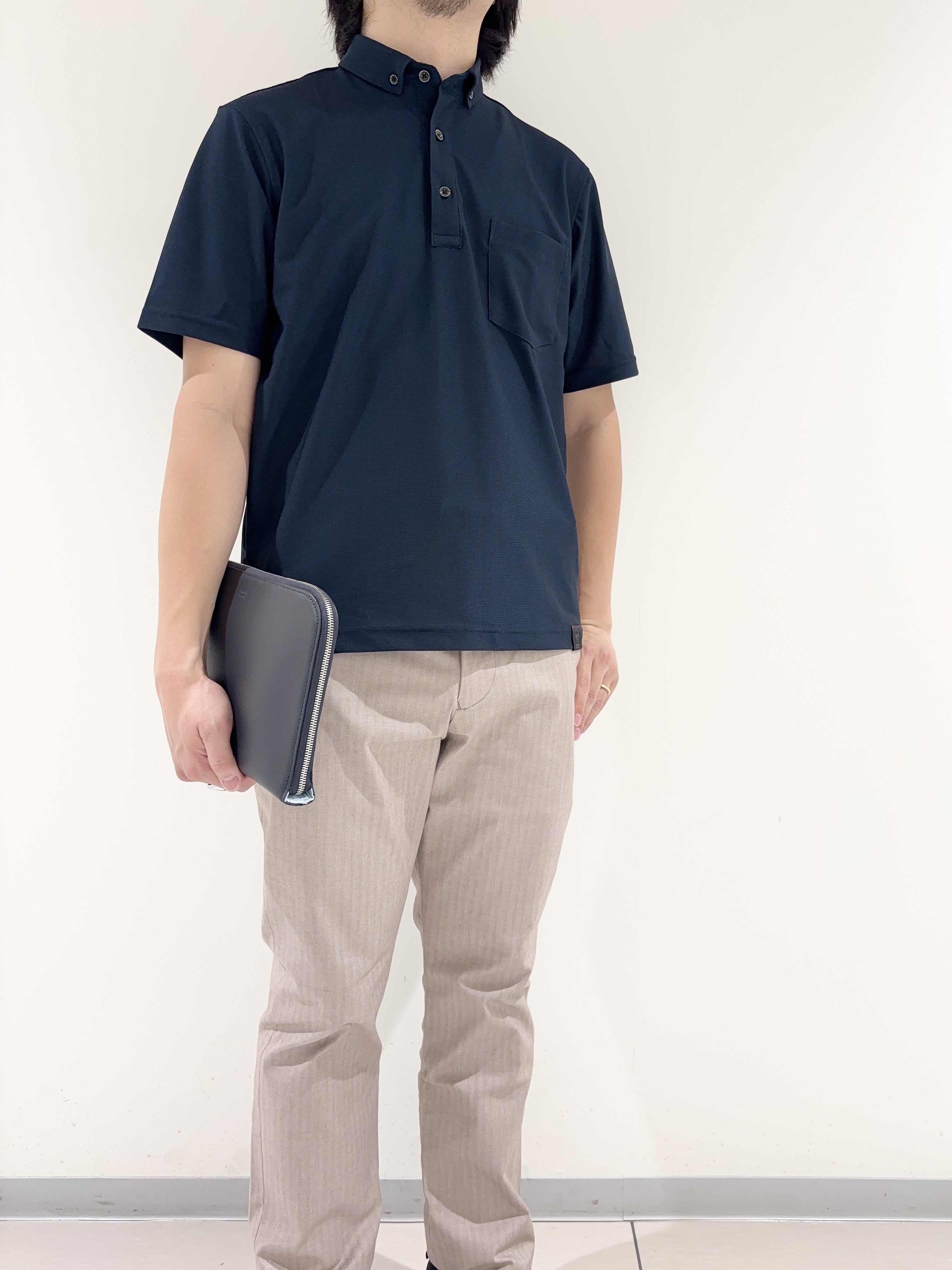 及川さんの「TAKEO KIKUCHI｜AIRTOOL ポロシャツ」を使ったコーディネート