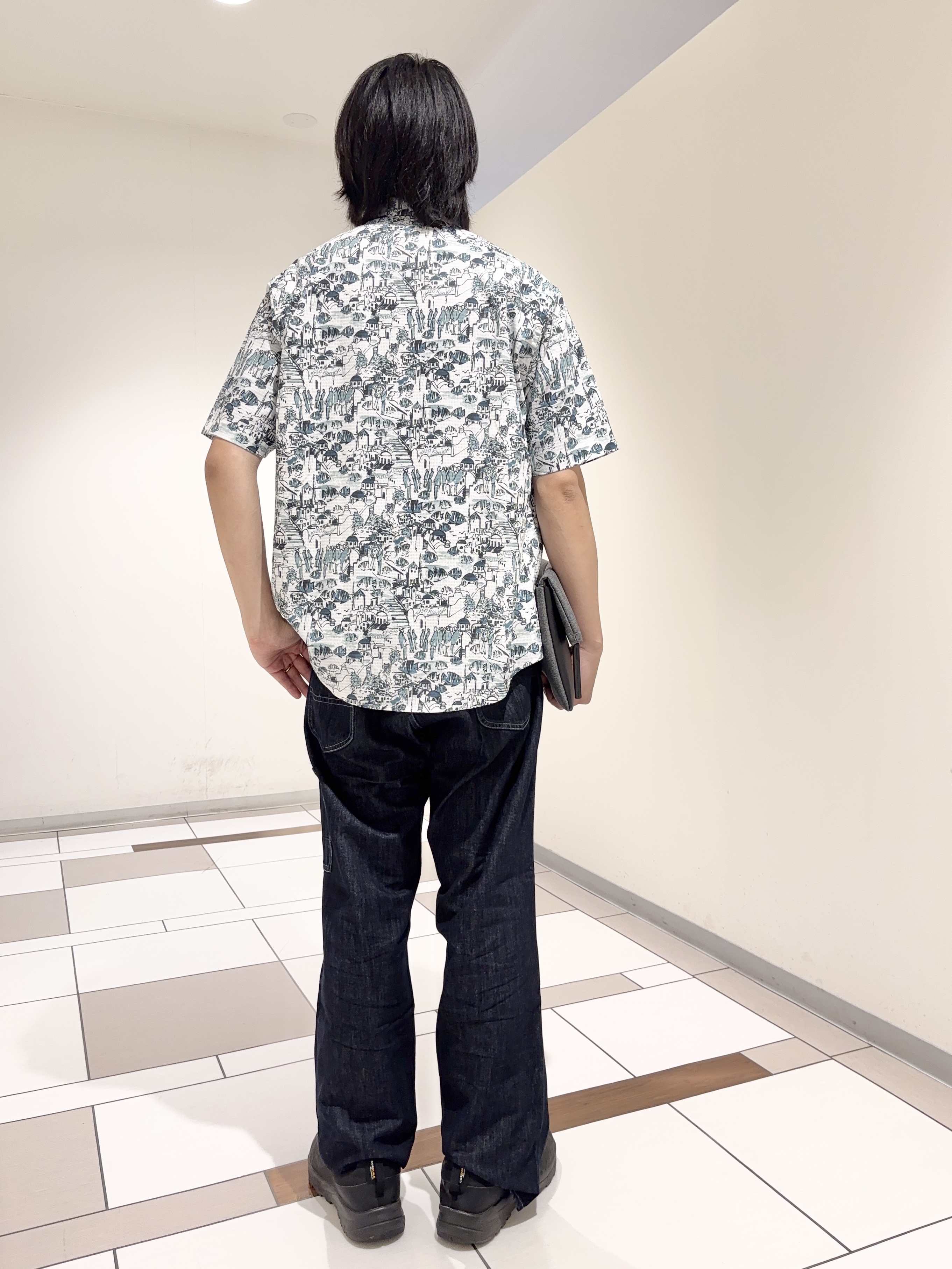 及川さんの「TAKEO KIKUCHI｜【日本製】JFP DotAir（R）リゾートプリント半袖シャツ」を使ったコーディネート