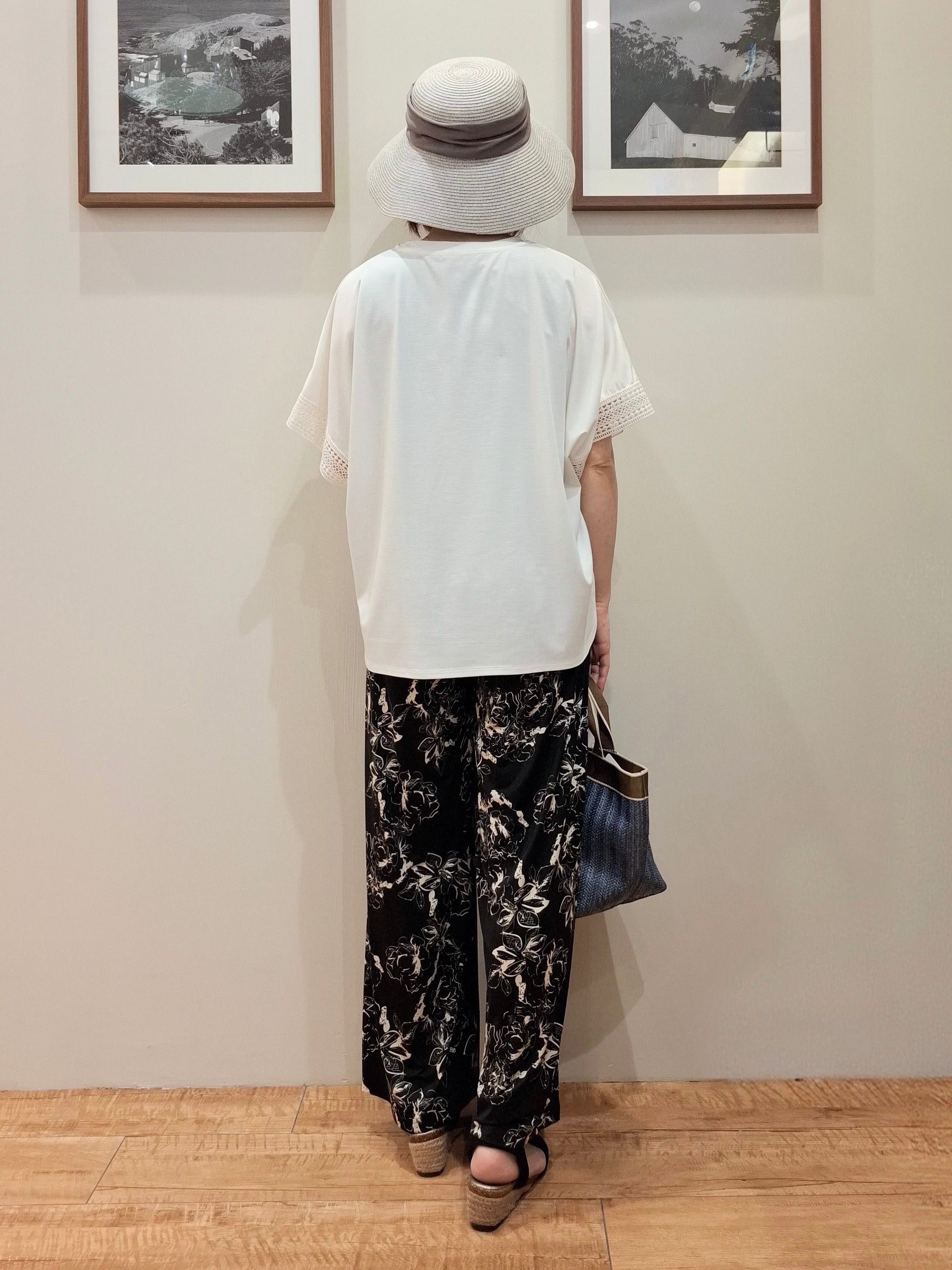 まあるさんの「SHOO･LA･RUE｜【ひんやり/UV/体型カバー】ヒップ周りが隠せる ひんやりお袖レースTシャツ」を使ったコーディネート