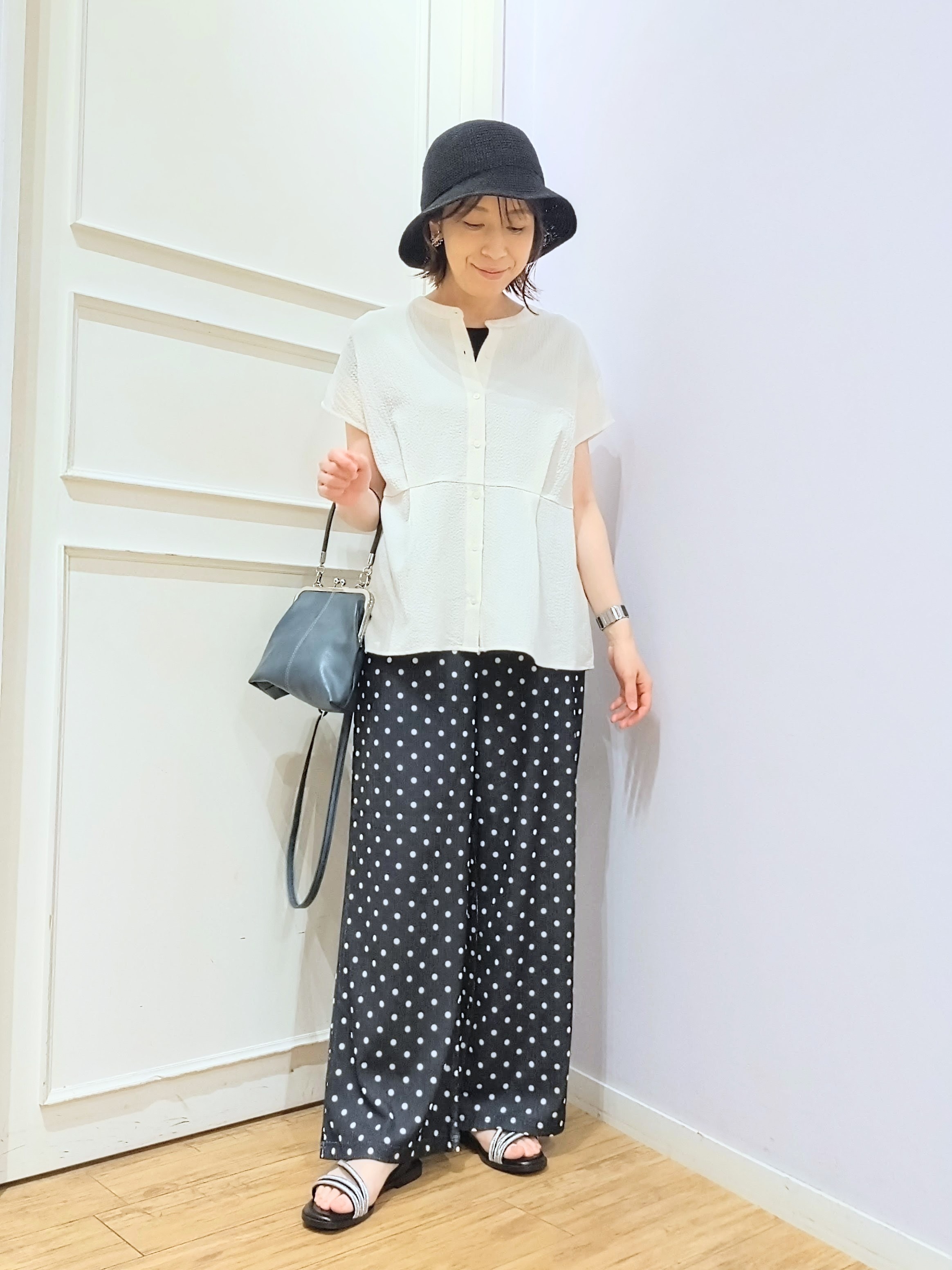 miomioさんの「SHOO･LA･RUE｜【前後2WAY/S-LL/洗濯機可】インしない リボンがアクセント ウエストタックブラウス」を使ったコーディネート