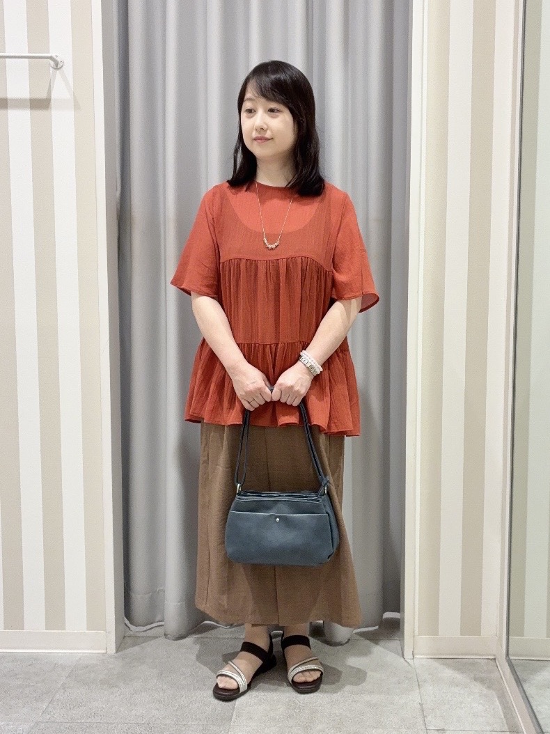 vanseさんの「SHOO･LA･RUE｜【洗濯機可/S-LL】インせず着られる シアー素材が上品なティアードブラウス」を使ったコーディネート
