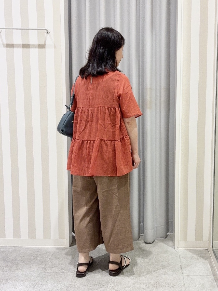 vanseさんの「SHOO･LA･RUE｜【洗濯機可/S-LL】インせず着られる シアー素材が上品なティアードブラウス」を使ったコーディネート