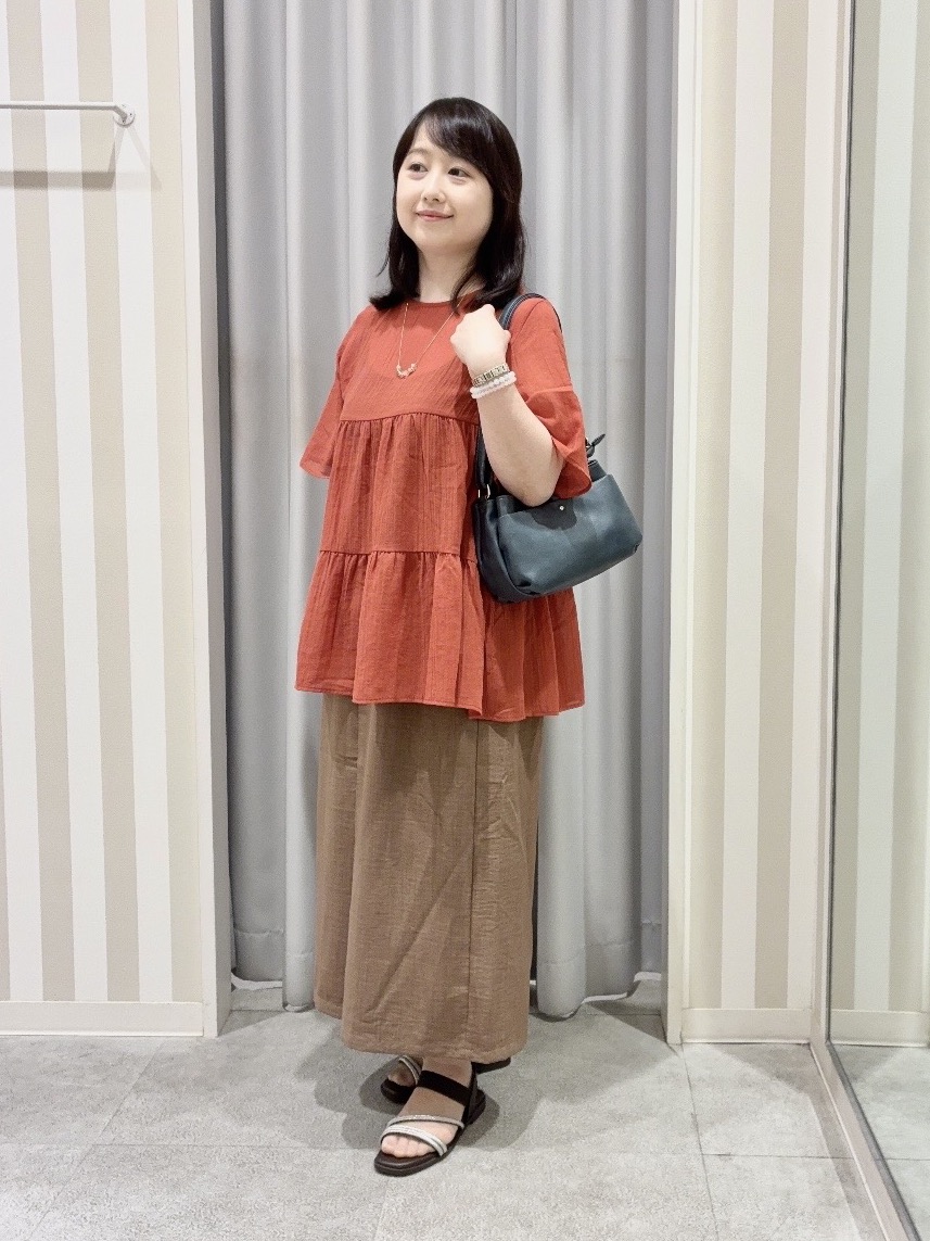 vanseさんの「SHOO･LA･RUE｜【洗濯機可/S-LL】インせず着られる シアー素材が上品なティアードブラウス」を使ったコーディネート