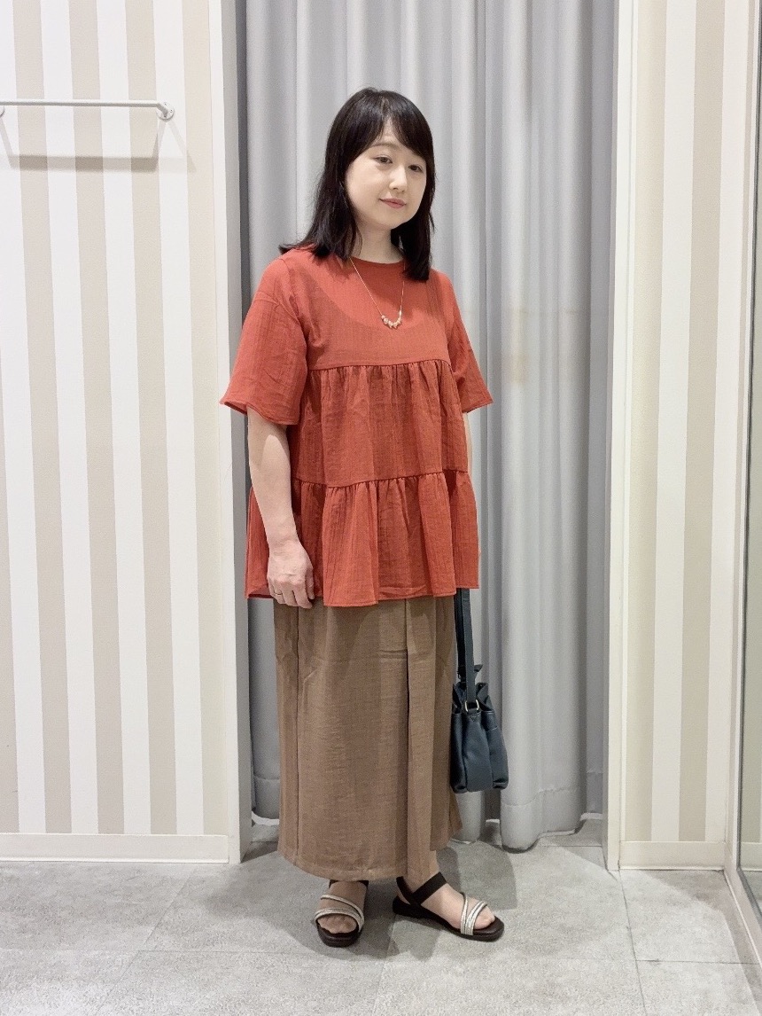 vanseさんの「SHOO･LA･RUE｜【洗濯機可/S-LL】インせず着られる シアー素材が上品なティアードブラウス」を使ったコーディネート