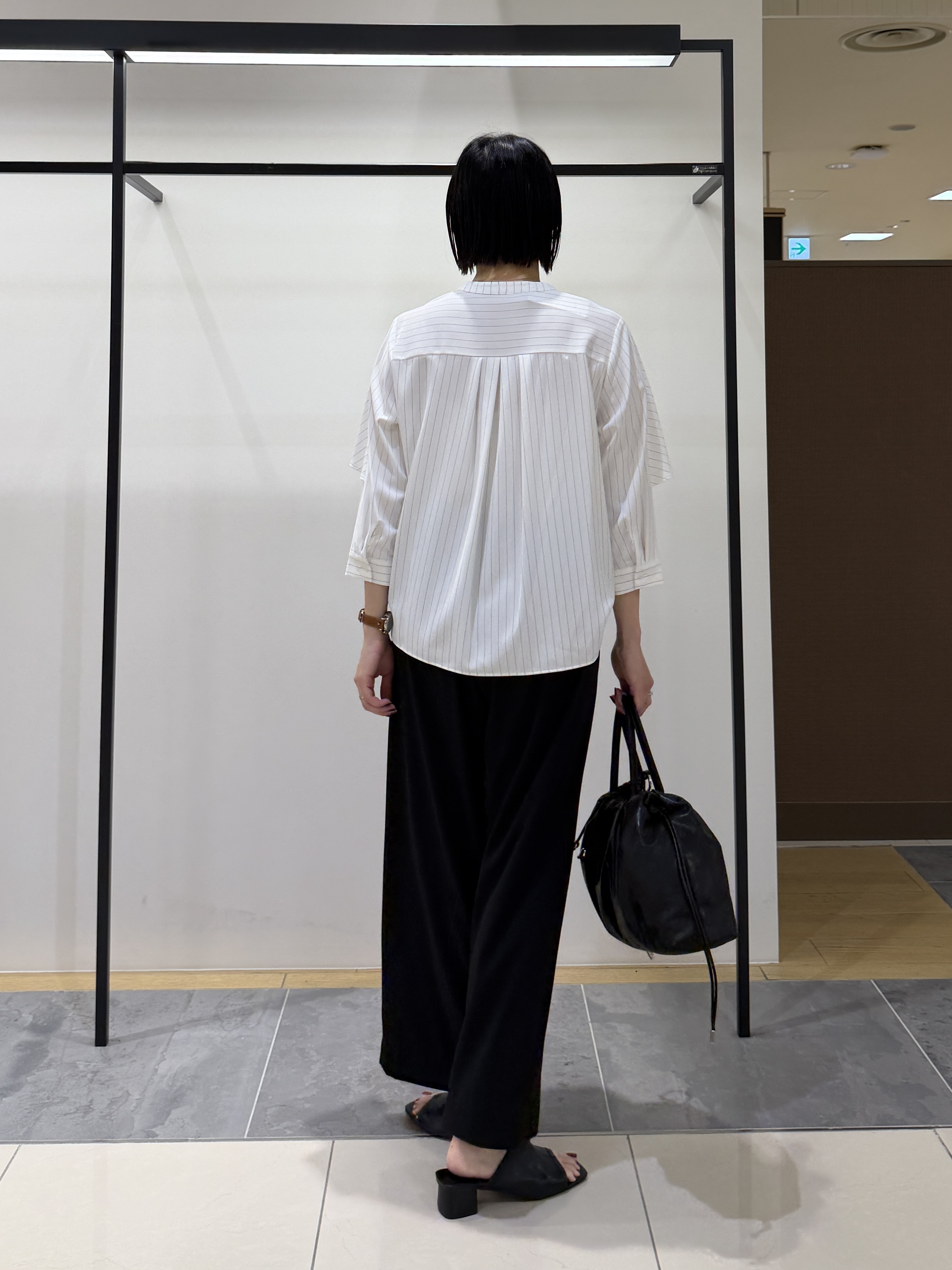shihoさんの「INDIVI｜【新作登場！着る日傘】 ケープ風ブラウス」を使ったコーディネート