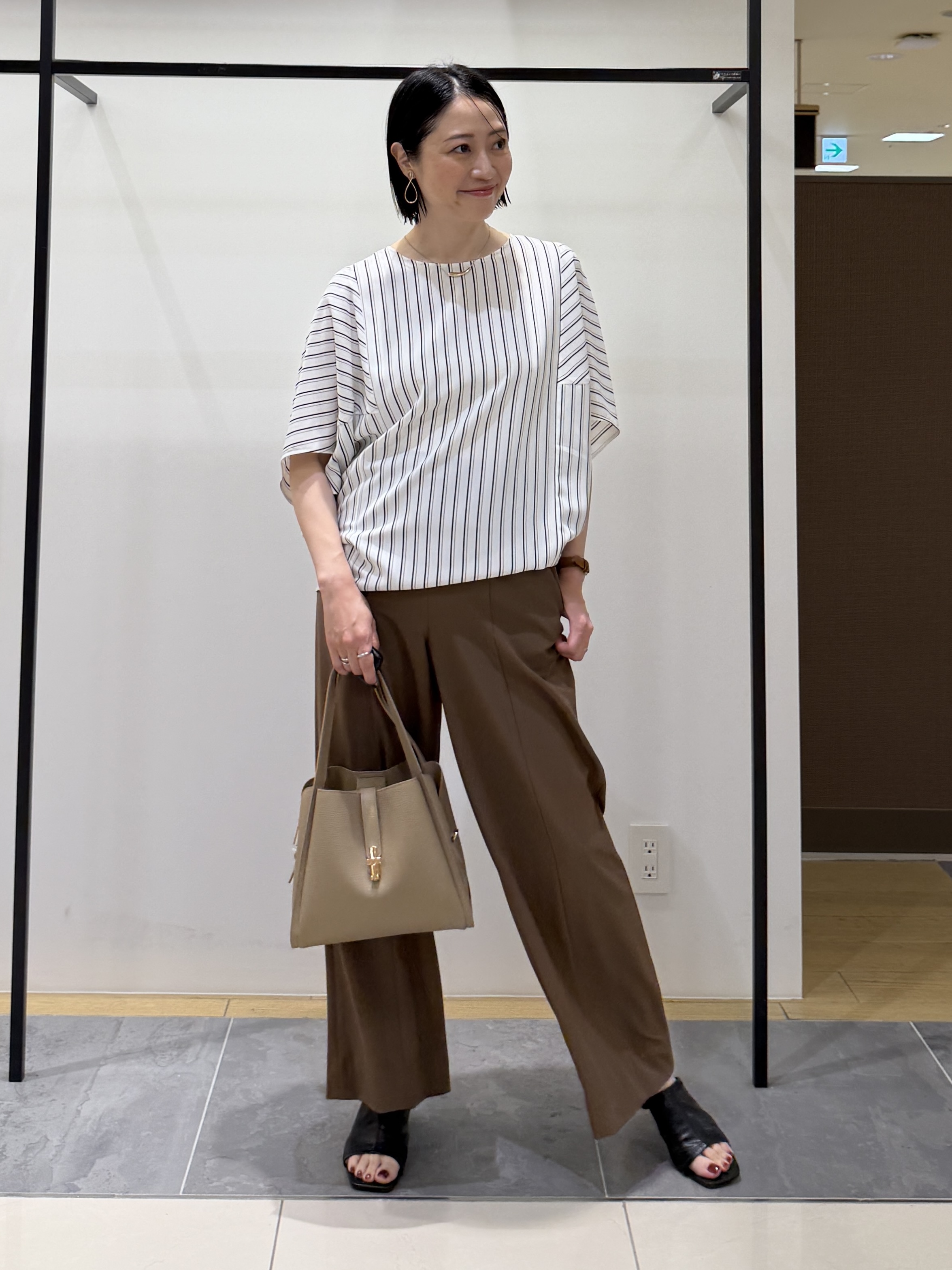 shihoさんの「INDIVI｜【UVケア／接触冷感】ジョーゼットドルマンブラウス」を使ったコーディネート