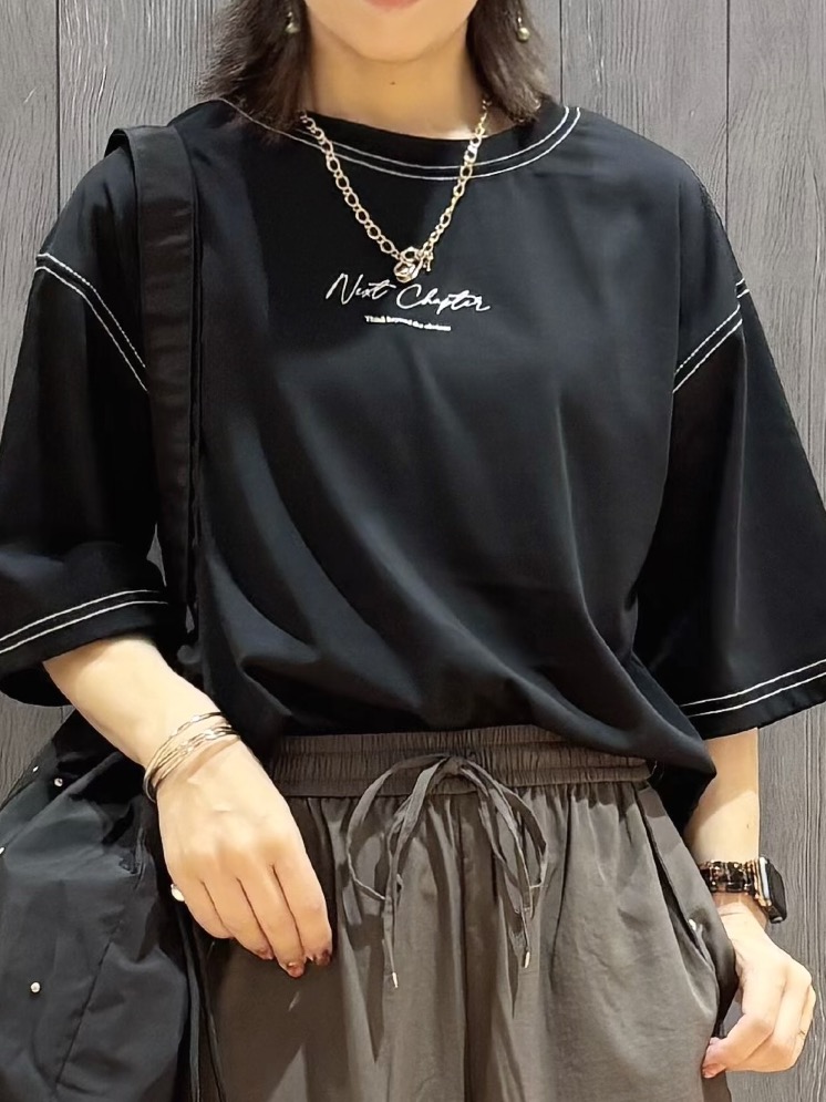 meiさんの「SHOO･LA･RUE｜【体型カバー】インせず着られる 配色ステッチロゴTシャツ」を使ったコーディネート