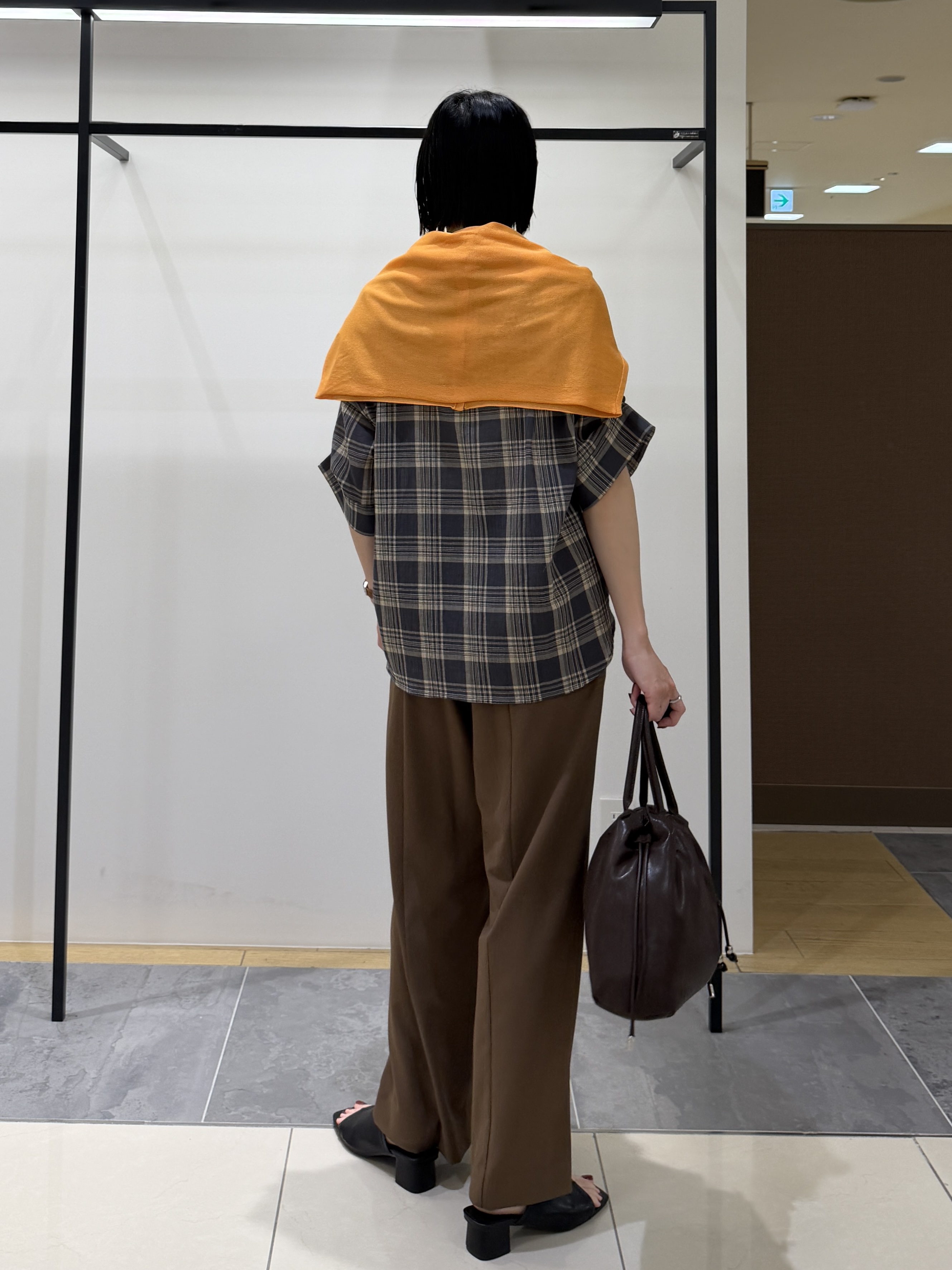 shihoさんの「INDIVI｜【透け感／2WAY】袖アレンジ チェックシャツ」を使ったコーディネート