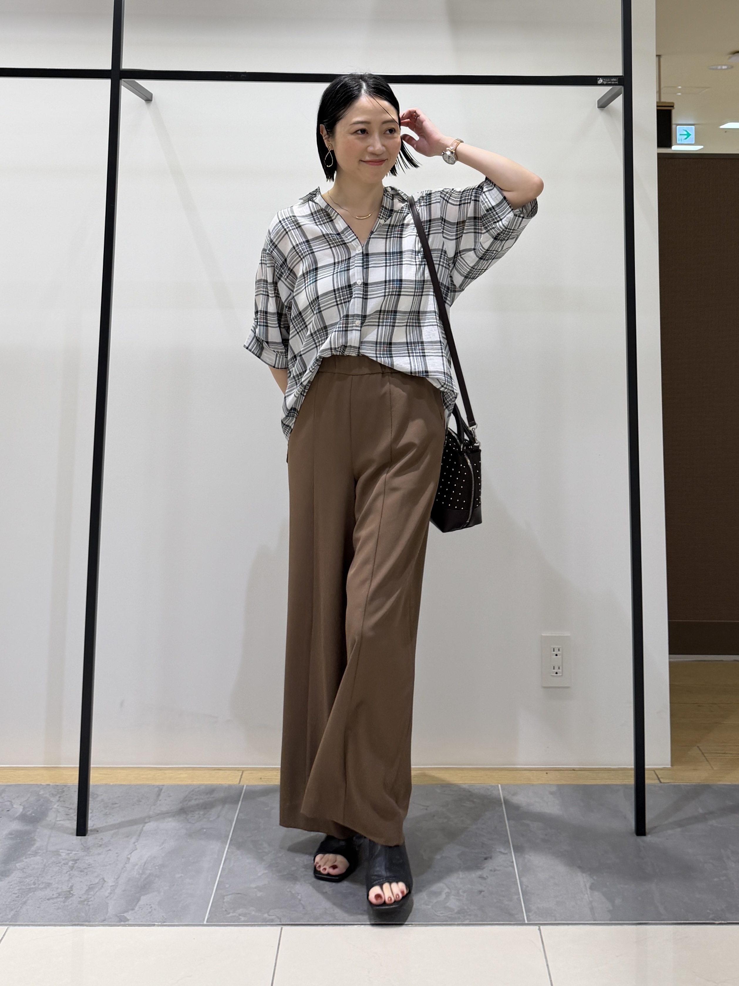 shihoさんの「INDIVI｜【透け感／2WAY】袖アレンジ チェックシャツ」を使ったコーディネート