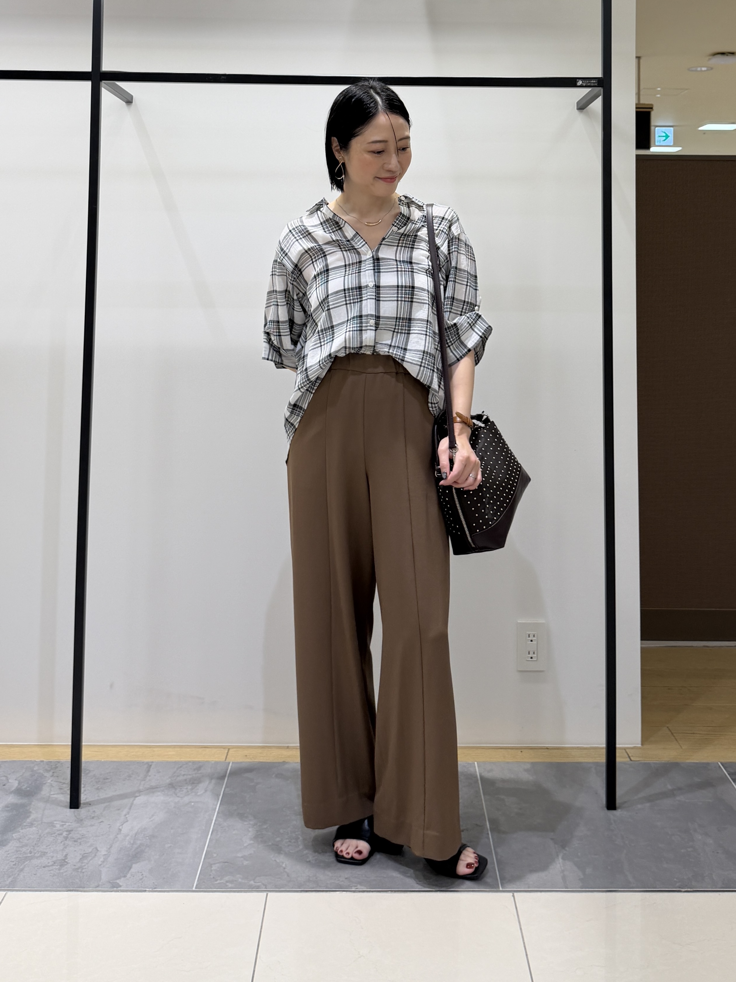 shihoさんの「INDIVI｜【透け感／2WAY】袖アレンジ チェックシャツ」を使ったコーディネート