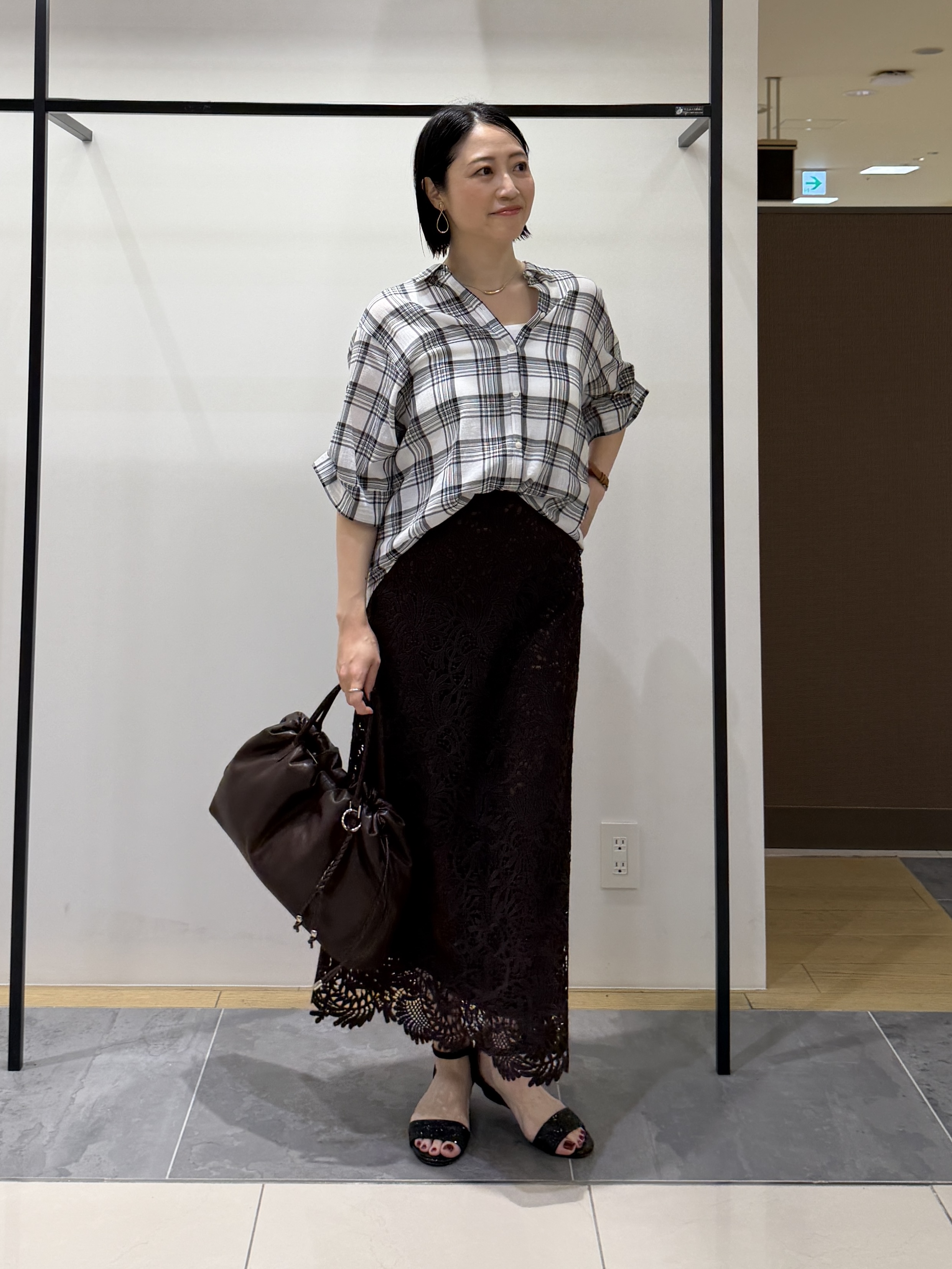 shihoさんの「INDIVI｜【透け感／2WAY】袖アレンジ チェックシャツ」を使ったコーディネート