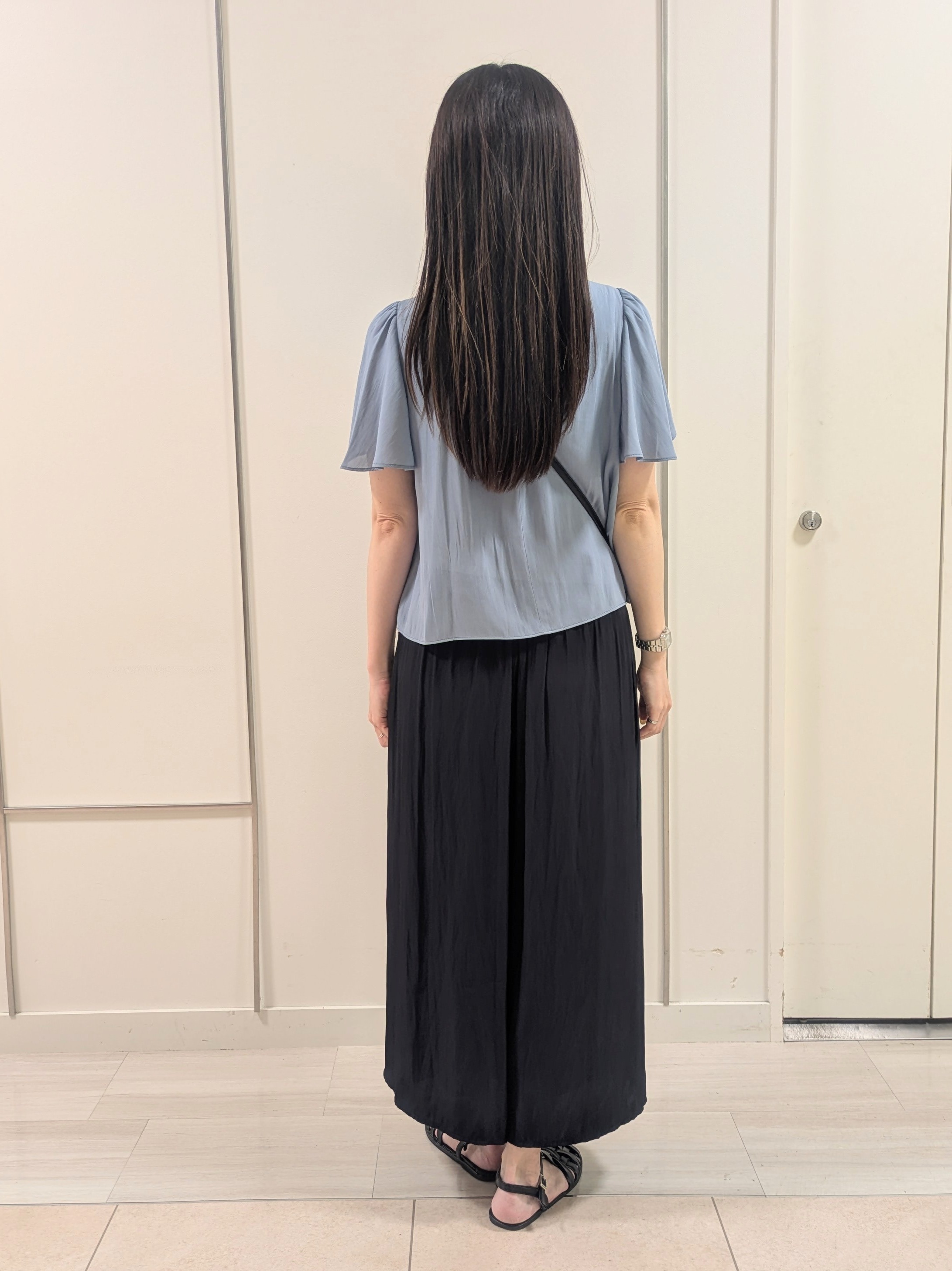 mikiさんの「COUP DE CHANCE｜【手洗い可／日本製】フロント ドレープブラウス」を使ったコーディネート