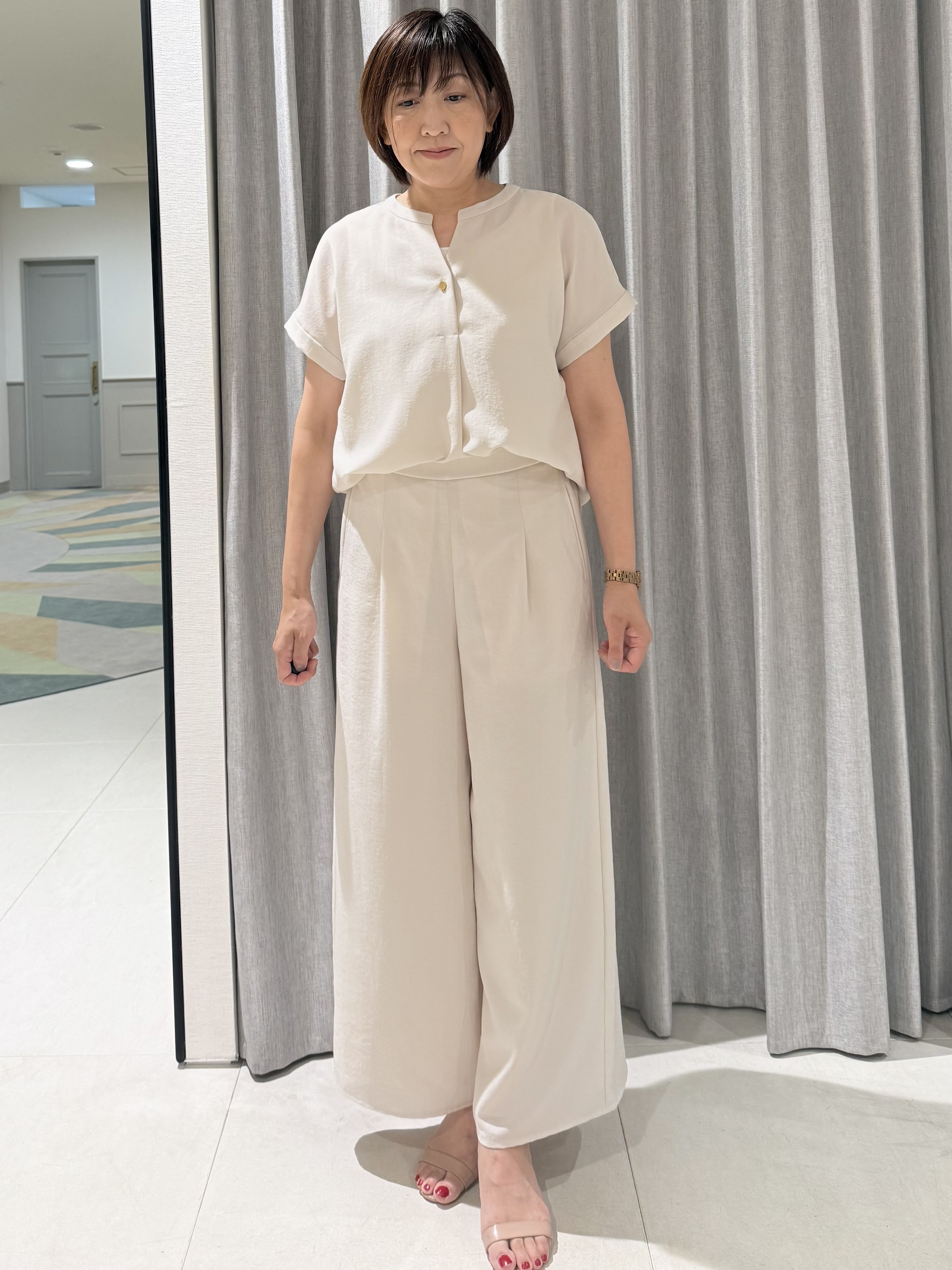 Satさんの「COUP DE CHANCE｜【手洗い可／セットアップ可】キーネックブラウス」を使ったコーディネート
