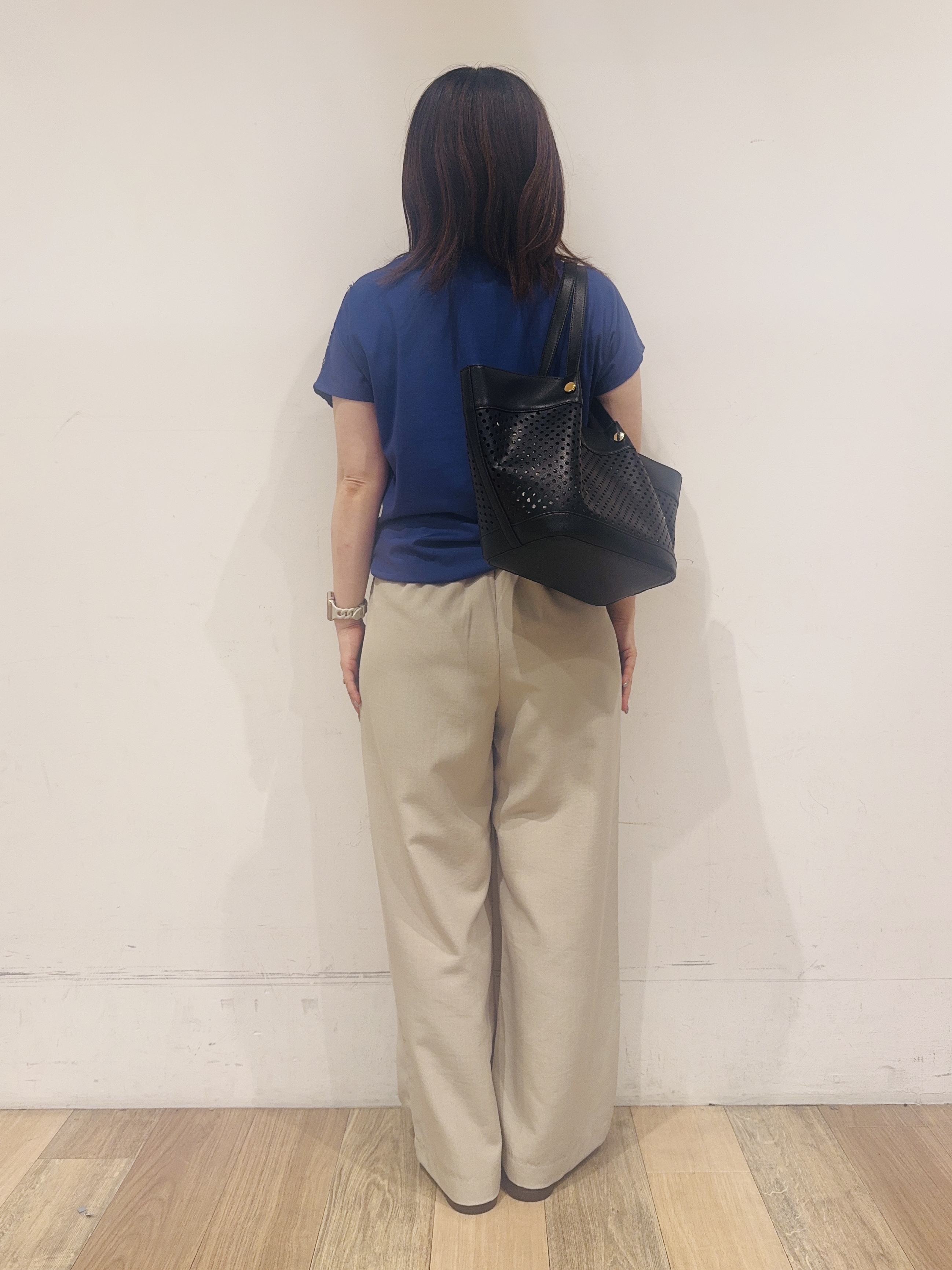 miさんの「grove｜【持続冷感/SET UP可】ひんやりポンチシリーズ／フロントレースドルマンカットソー」を使ったコーディネート