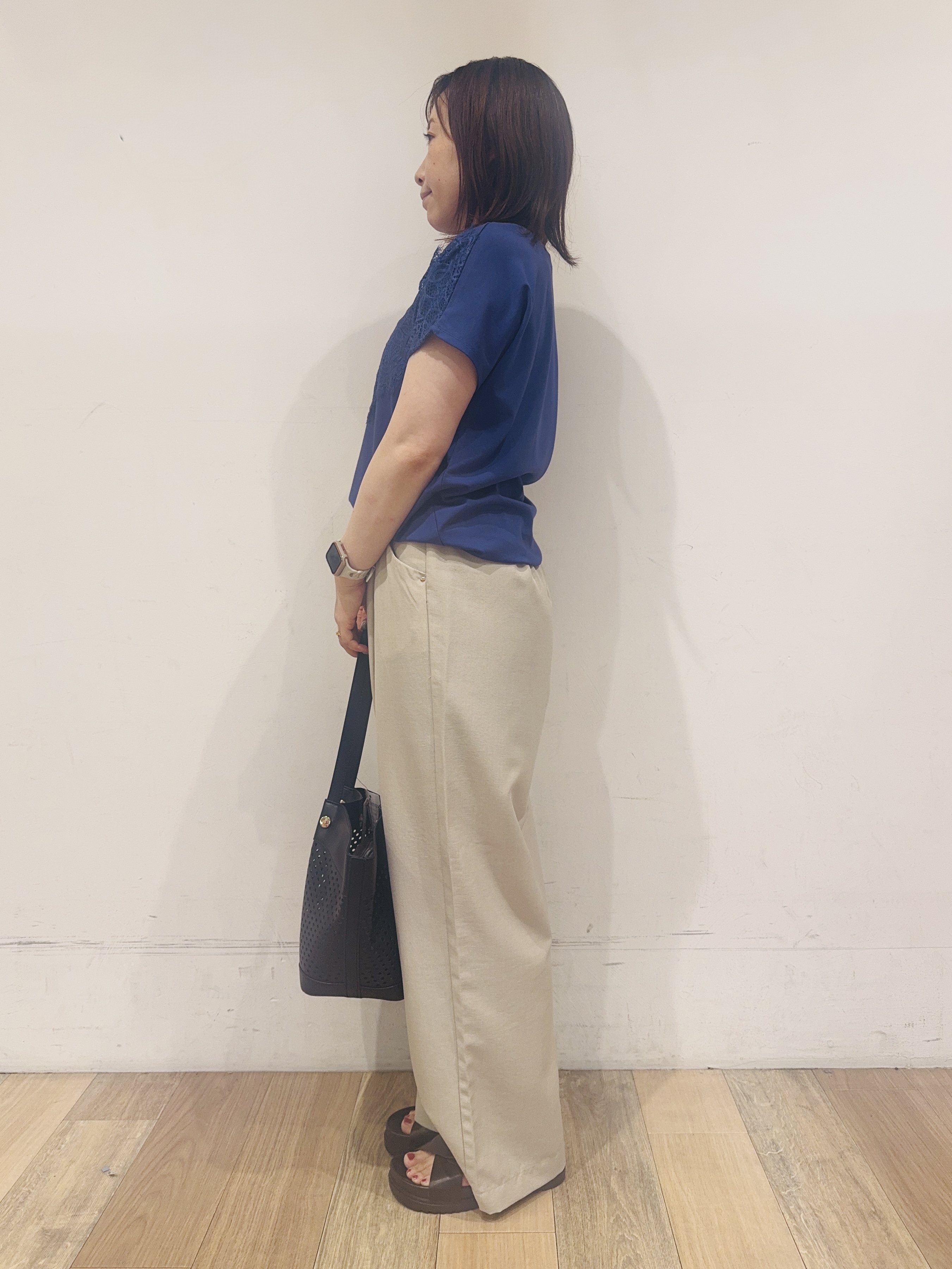 miさんの「grove｜【持続冷感/SET UP可】ひんやりポンチシリーズ／フロントレースドルマンカットソー」を使ったコーディネート