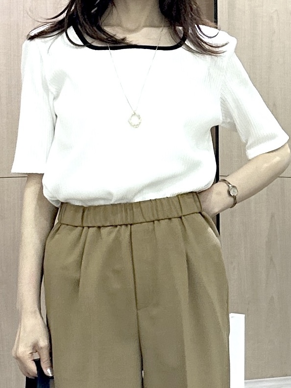 Miwaさんの「UNTITLED｜【二の腕カバー】スクエアネックテレコプルオーバー」を使ったコーディネート