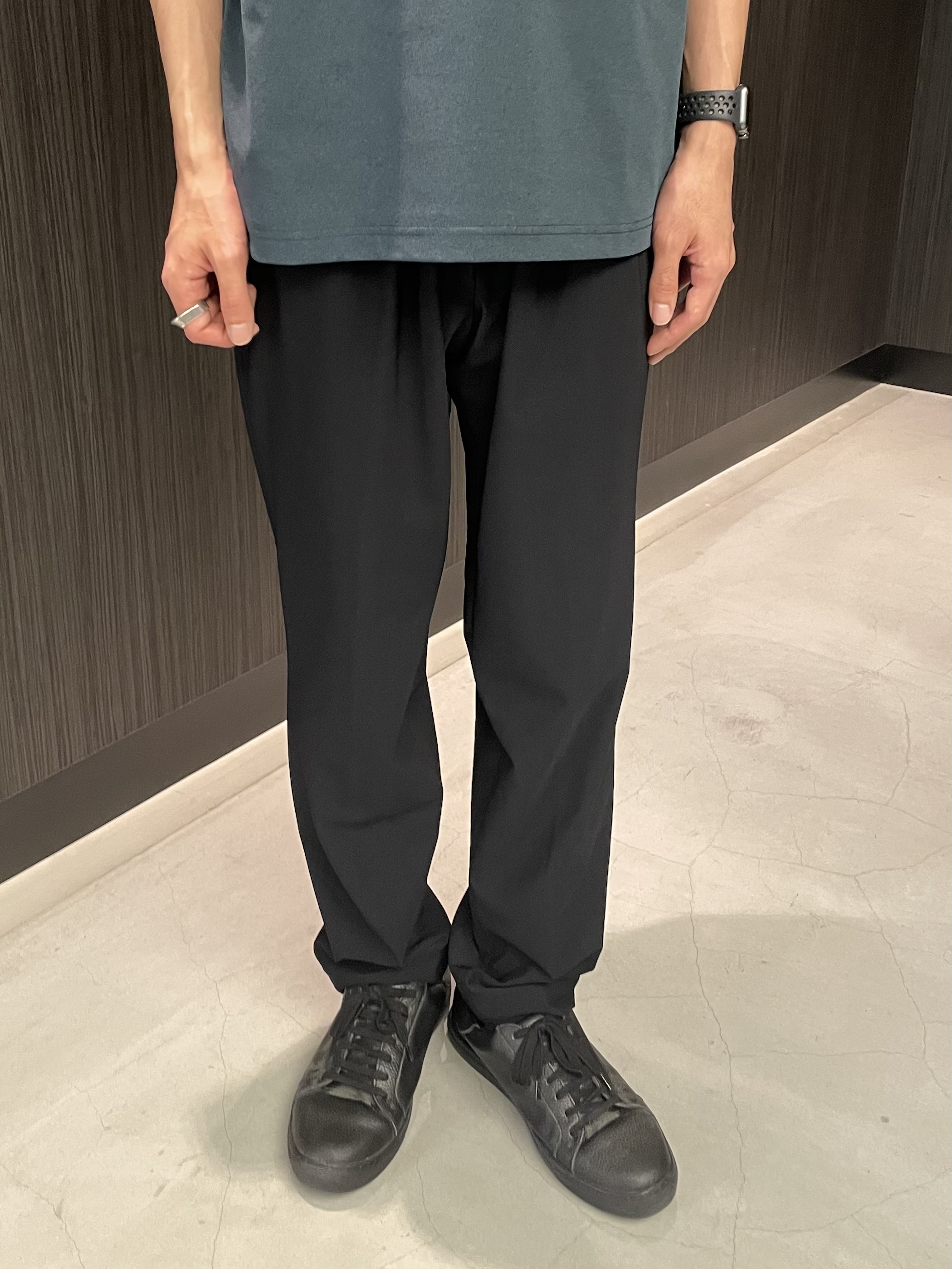 Okdさんの「TAKEO KIKUCHI｜【汗染み軽減】フェイクレイヤー ワンポイント プルオーバー」を使ったコーディネート