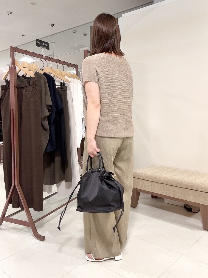 YUIさんの「UNTITLED｜2WAYドロストトート」を使ったコーディネート