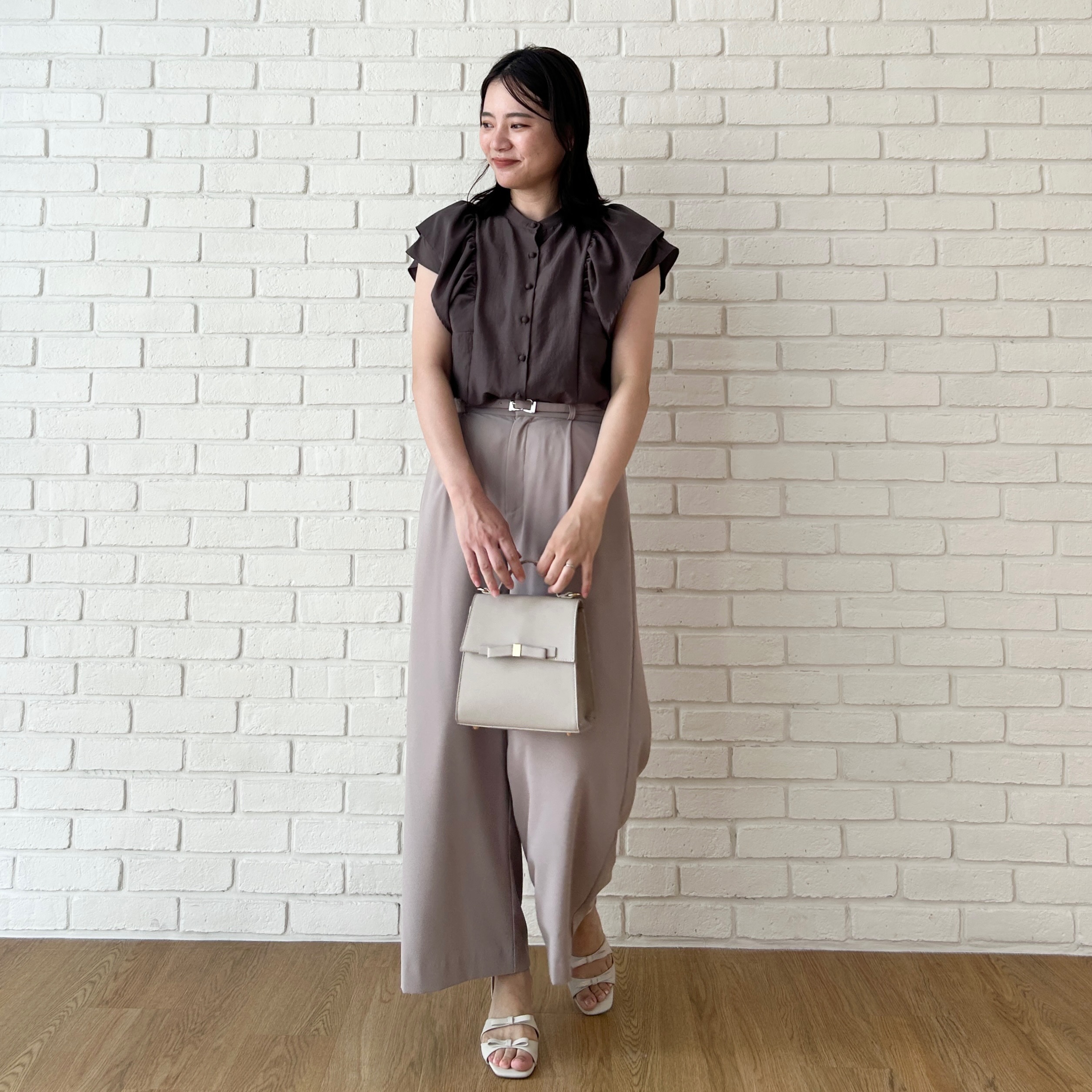 shinoさんの「Couture brooch｜【洗える】タック ワイドパンツ」を使ったコーディネート
