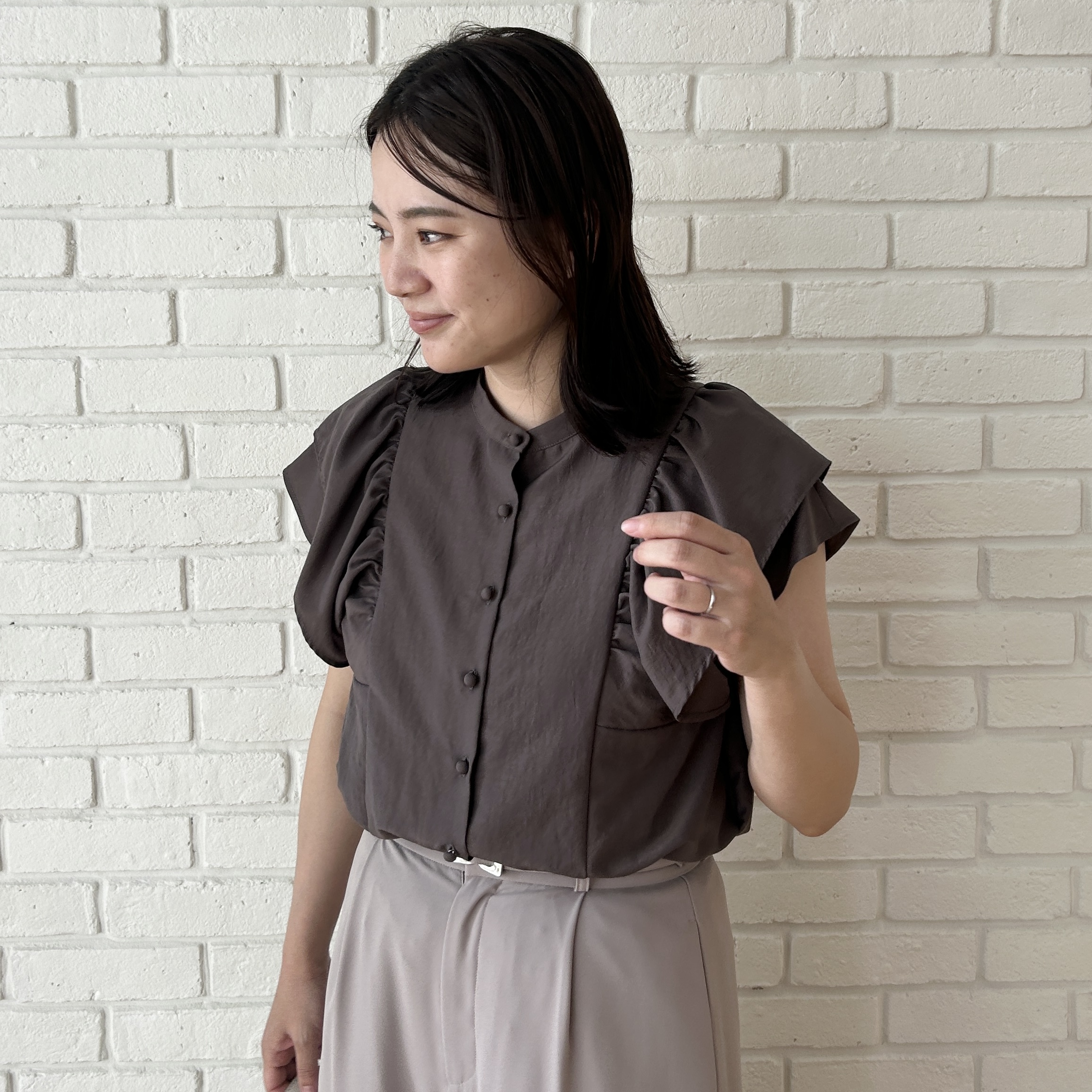 shinoさんの「Couture brooch｜【洗える】タック ワイドパンツ」を使ったコーディネート