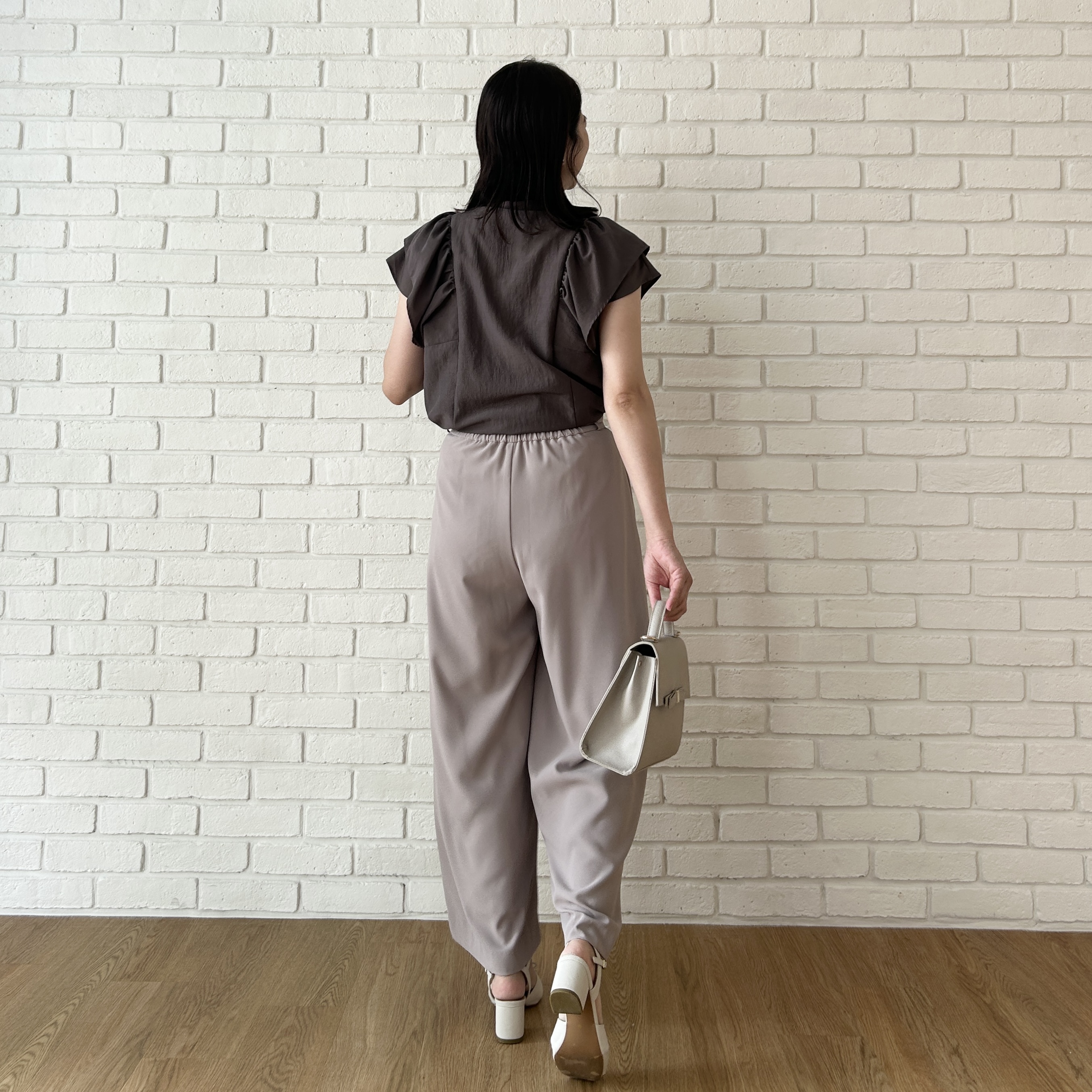 shinoさんの「Couture brooch｜【洗える】タック ワイドパンツ」を使ったコーディネート