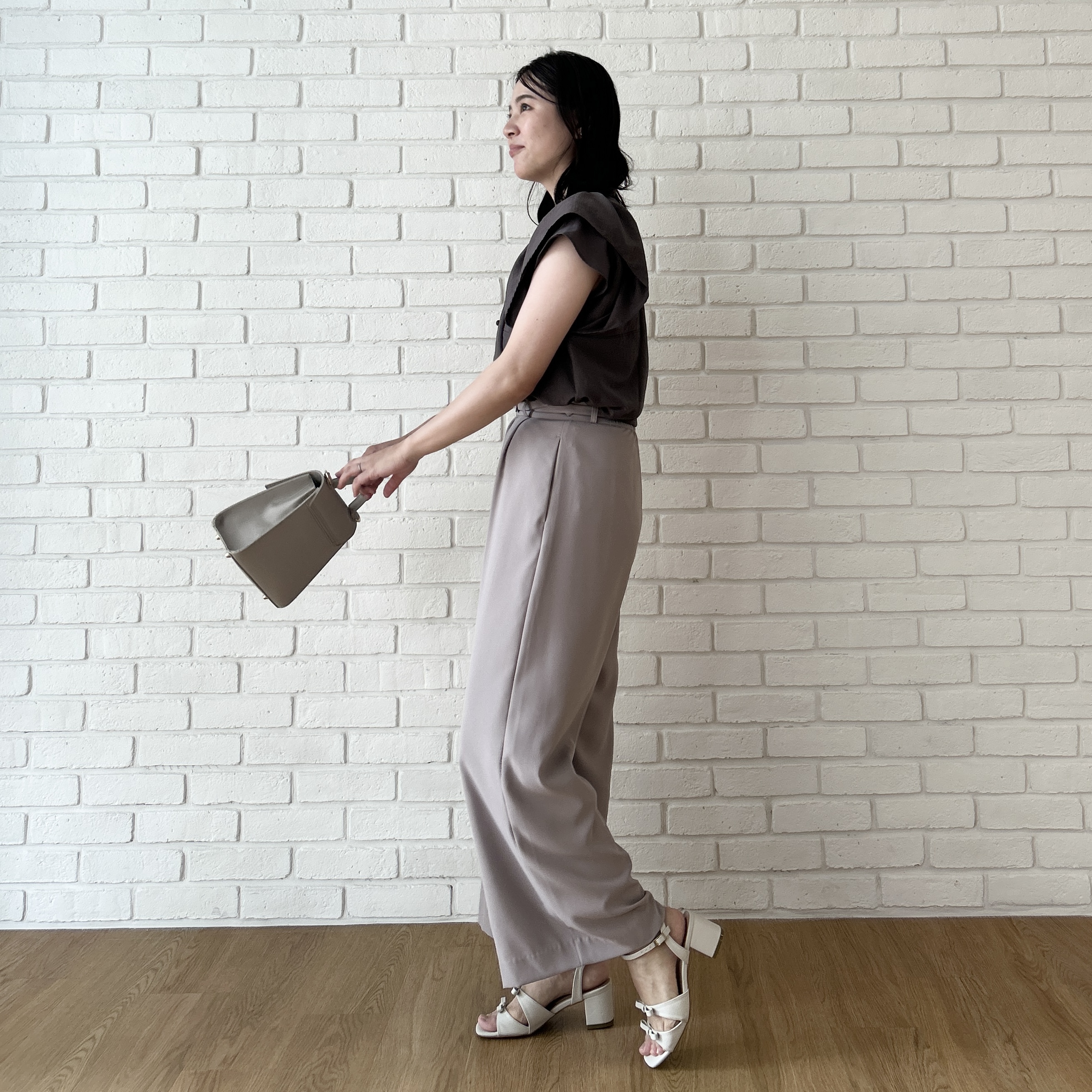 shinoさんの「Couture brooch｜【洗える】タック ワイドパンツ」を使ったコーディネート