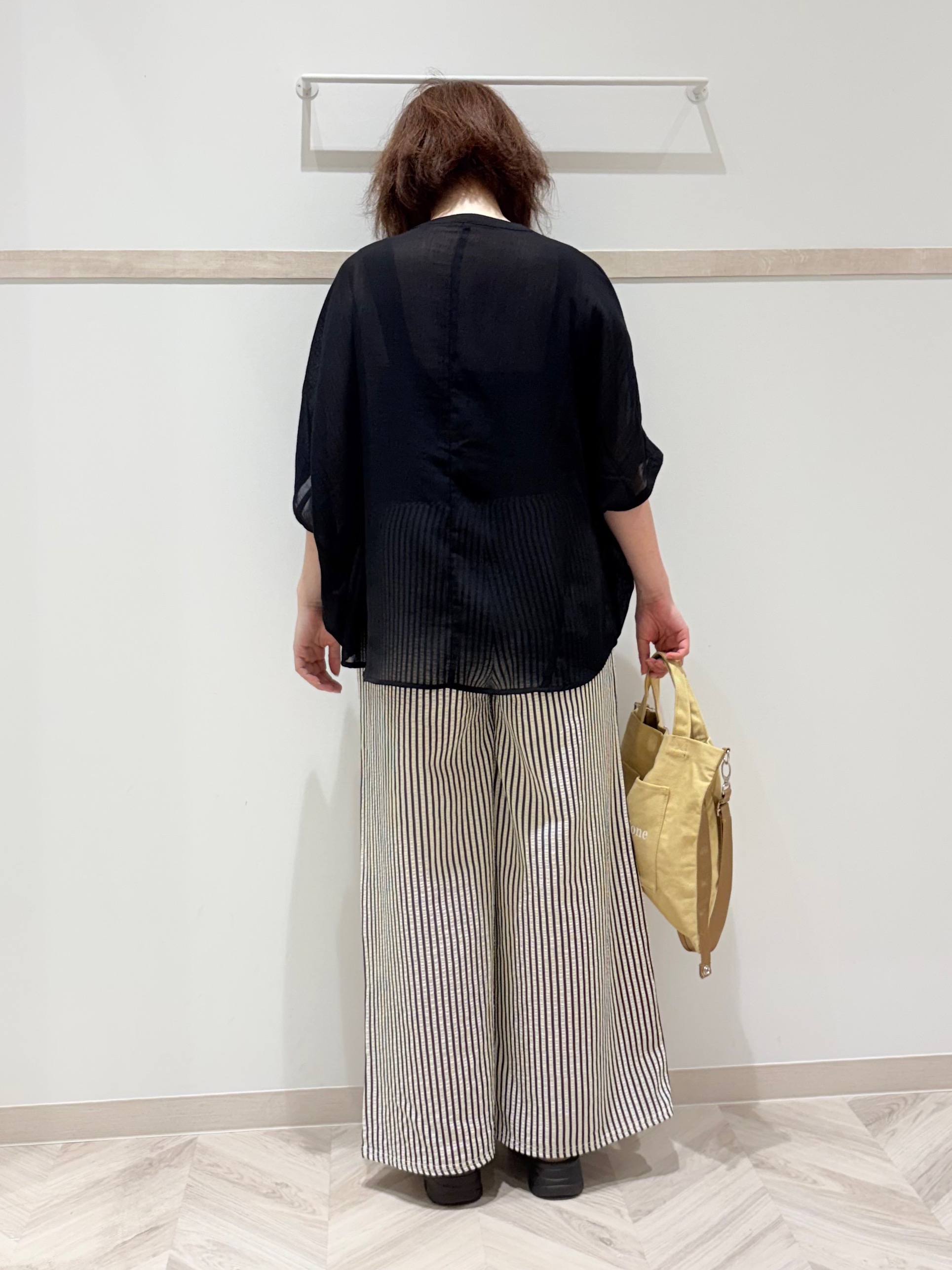 c_h_i_k_aさんの「SHOO･LA･RUE｜【洗濯機可/選べる6色】程よいシアー感が涼し気 ゆったりワッシャードルマンブラウス」を使ったコーディネート