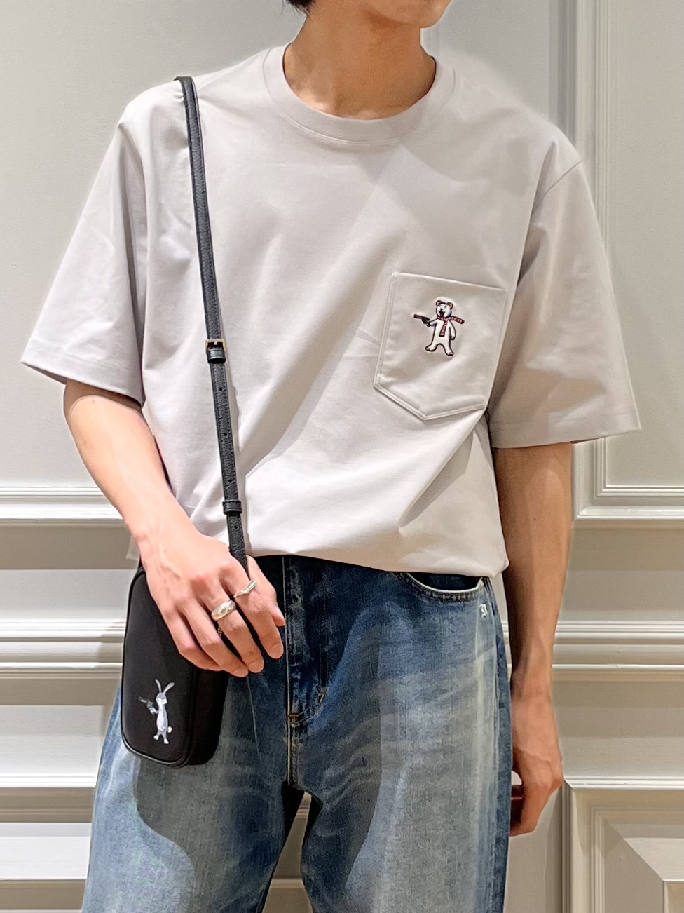Watanabeさんの「DRESSTERIOR｜【接触冷感／UVカット／抗菌防臭／しわ防止】クールデオドラント ピストルベアーTシャツ」を使ったコーディネート