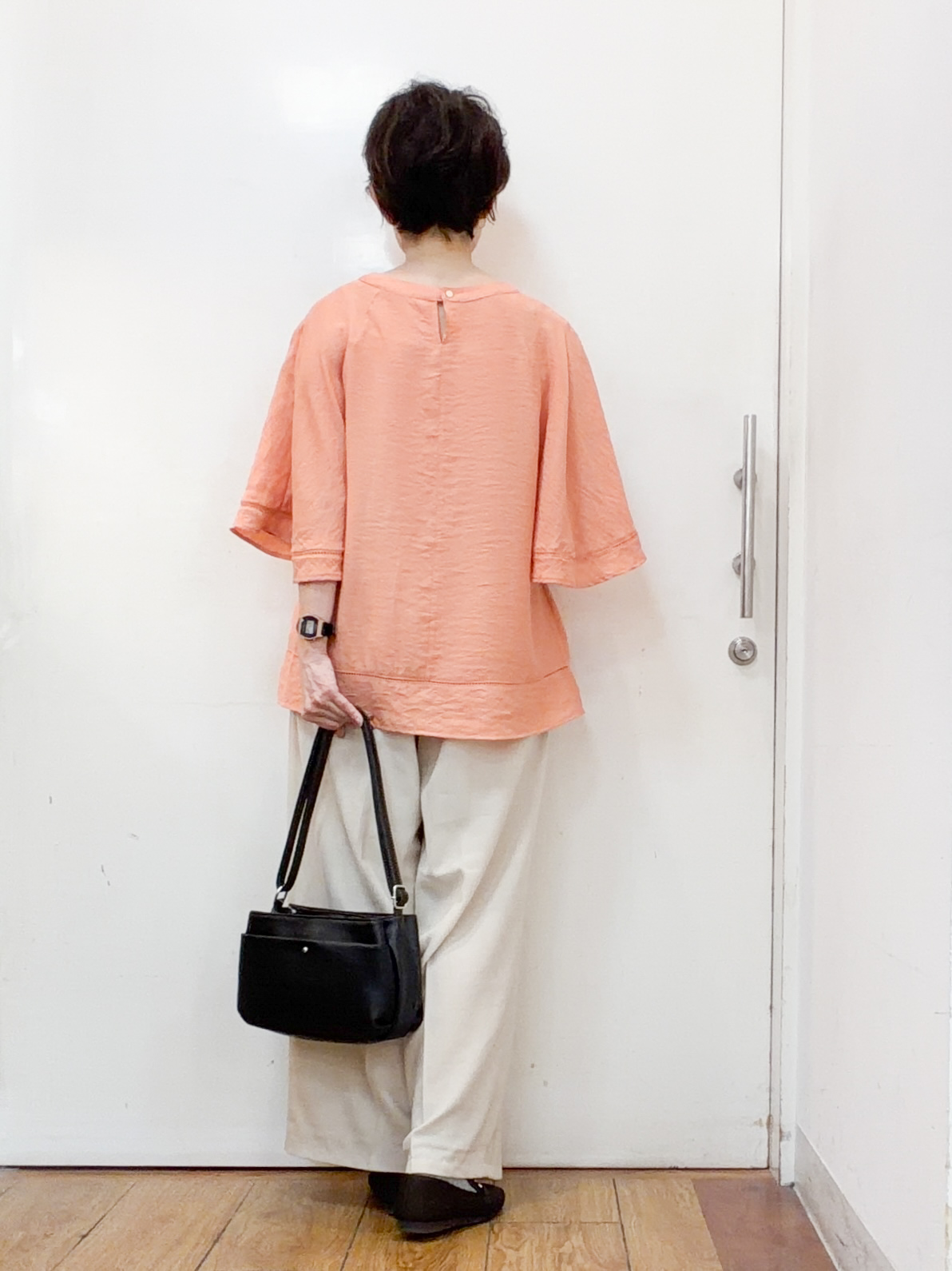 みぃさんの「SHOO･LA･RUE｜【ひんやり/S-LL/洗濯機可】体型カバー ふんわりスラブポンチョ風ブラウス」を使ったコーディネート