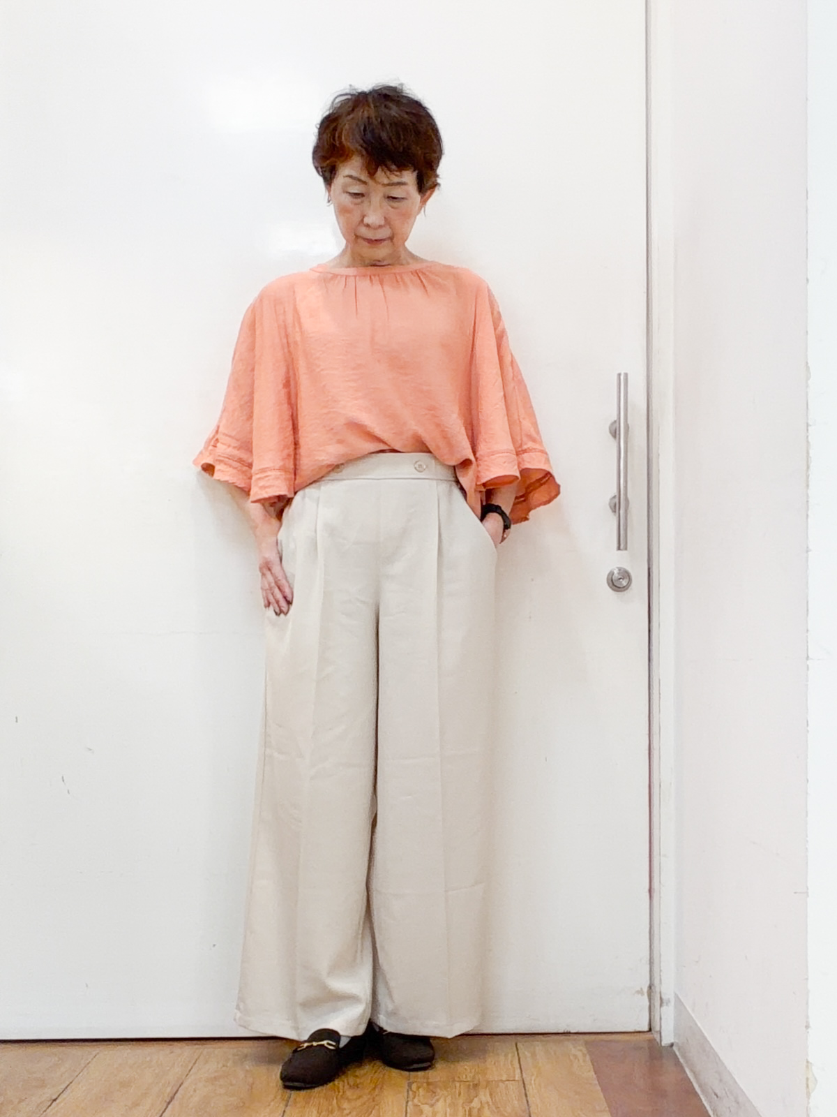 みぃさんの「SHOO･LA･RUE｜【ひんやり/S-LL/洗濯機可】体型カバー ふんわりスラブポンチョ風ブラウス」を使ったコーディネート